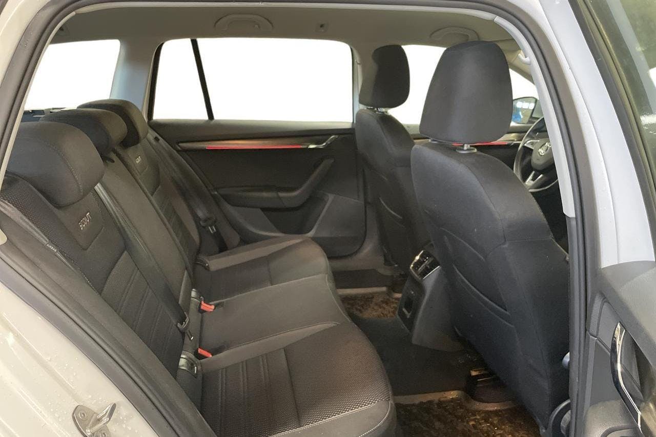 Skoda Octavia Scout II 2.0 TDI 4X4 (150hk) - 77 760 km - Manualna - biały - 2018