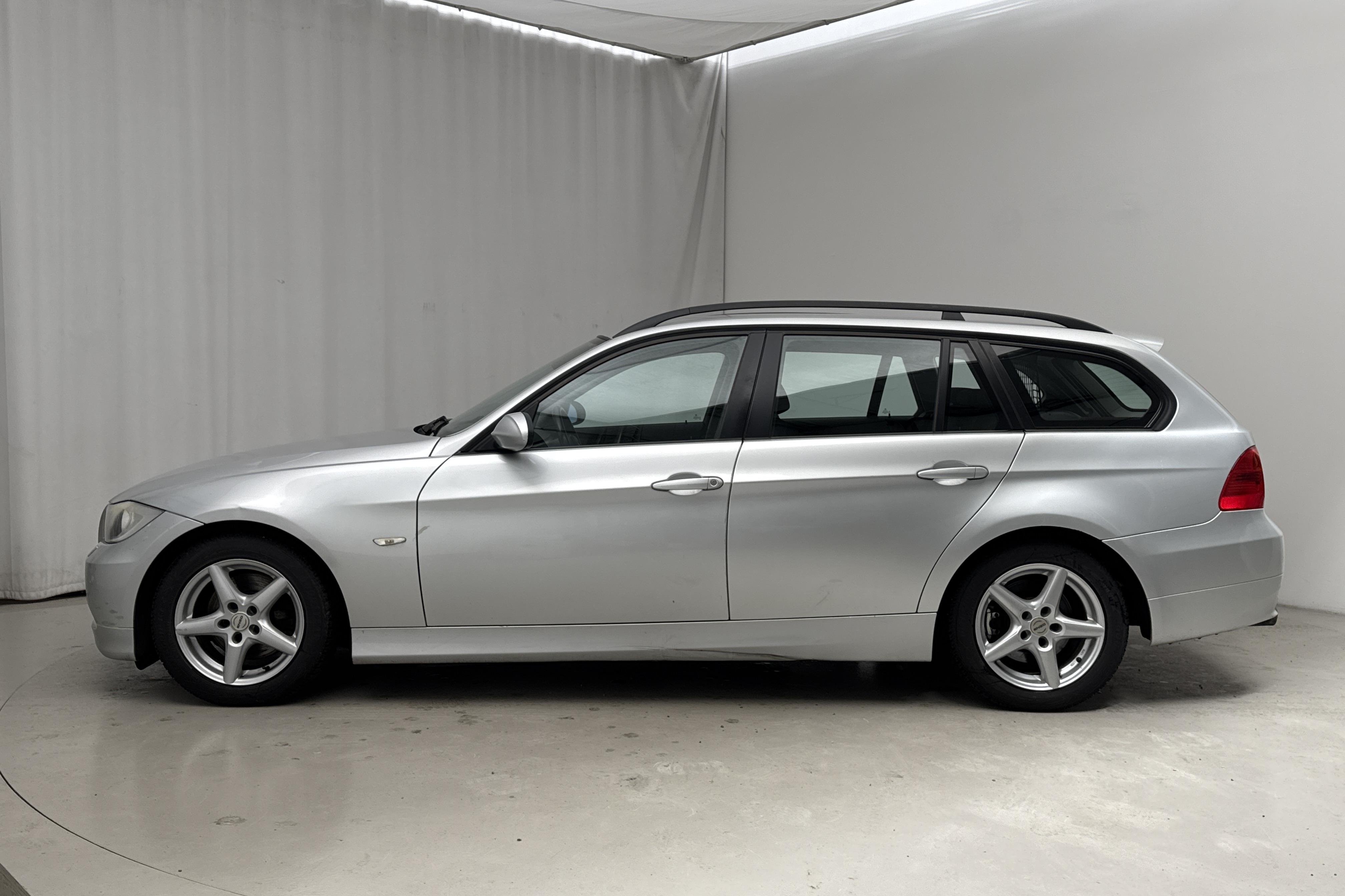 BMW 318d Touring, E90 (143hk) - 22 996 mil - Manuell - Light Grey - 2008