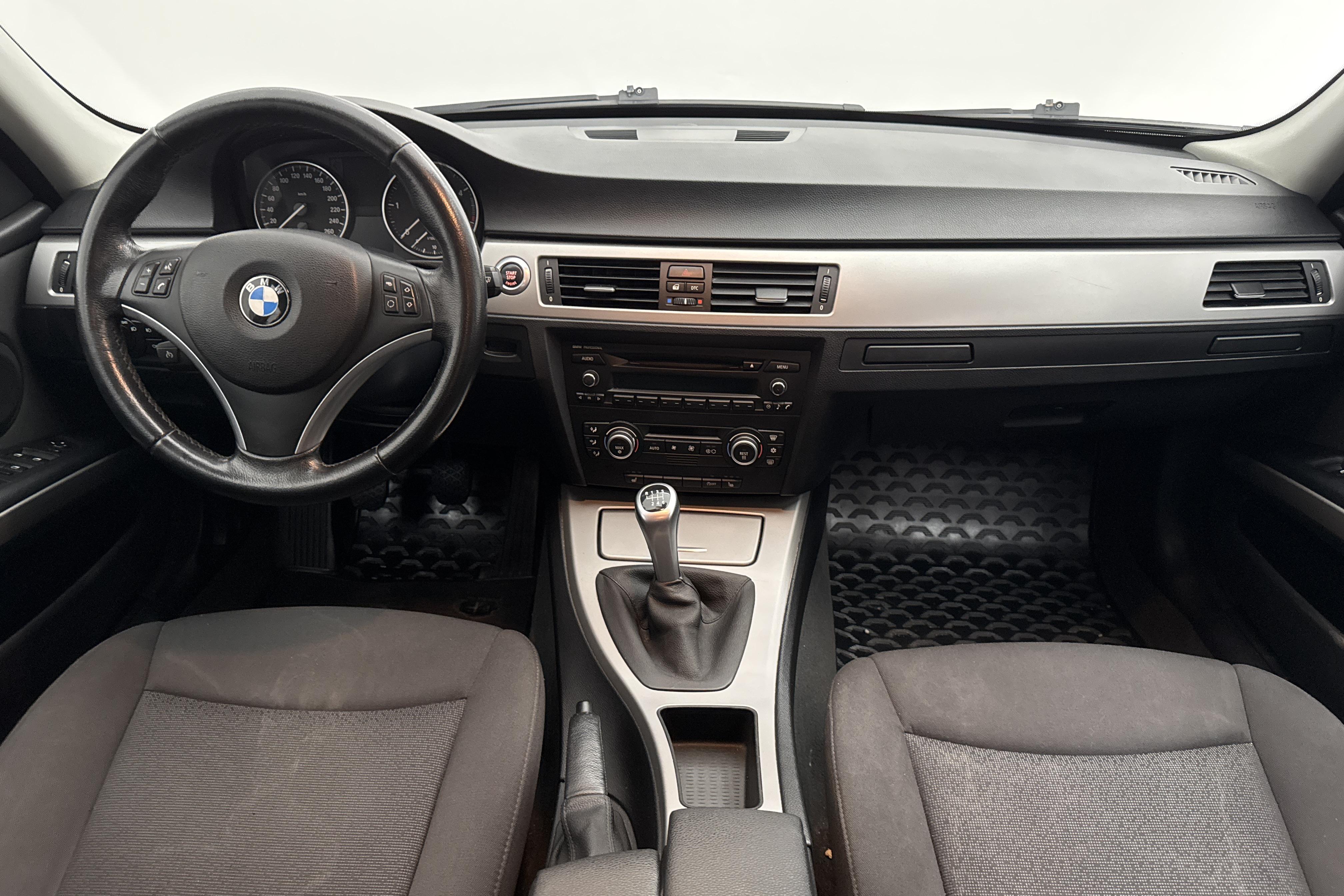 BMW 318d Touring, E90 (143hk) - 22 996 mil - Manuell - Light Grey - 2008