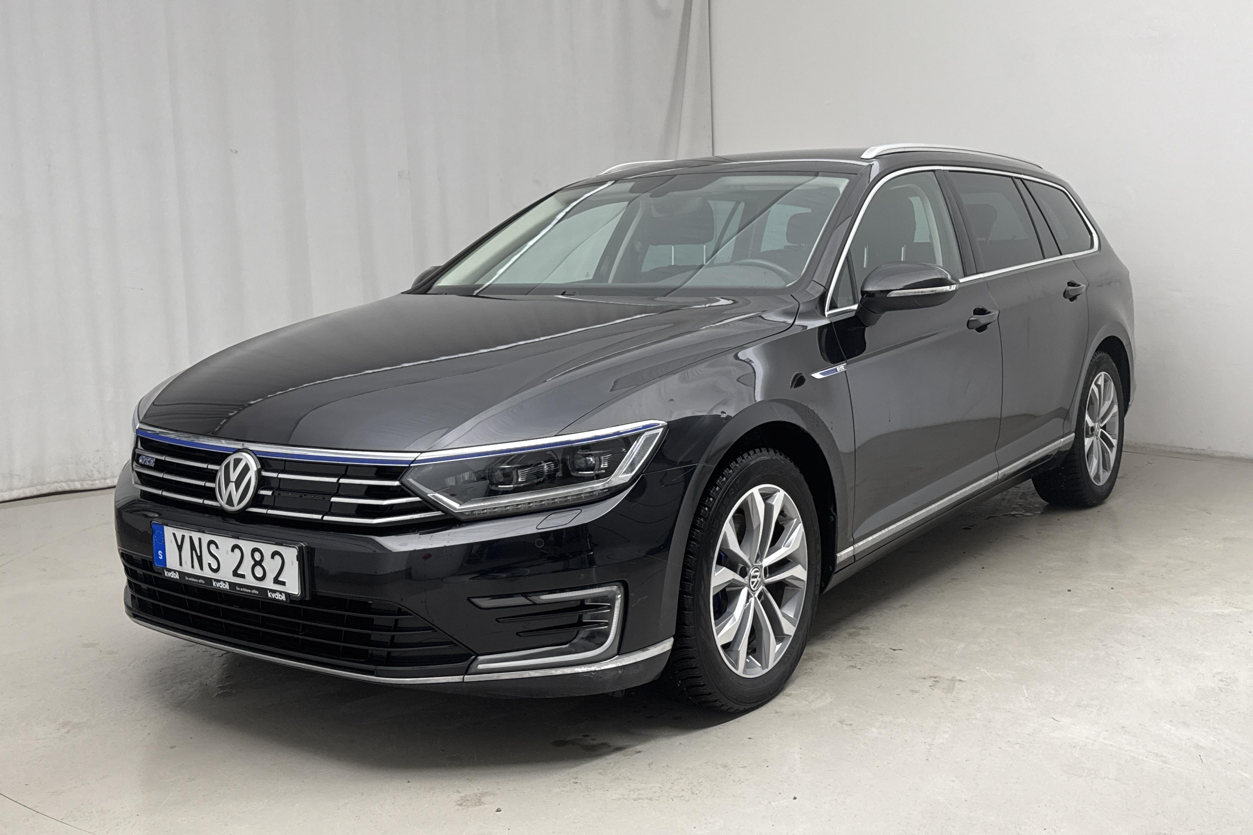 VW Passat 1.4 Plug-in-Hybrid Sportscombi (218hk) - 5 409 mil - Automat - svart - 2018