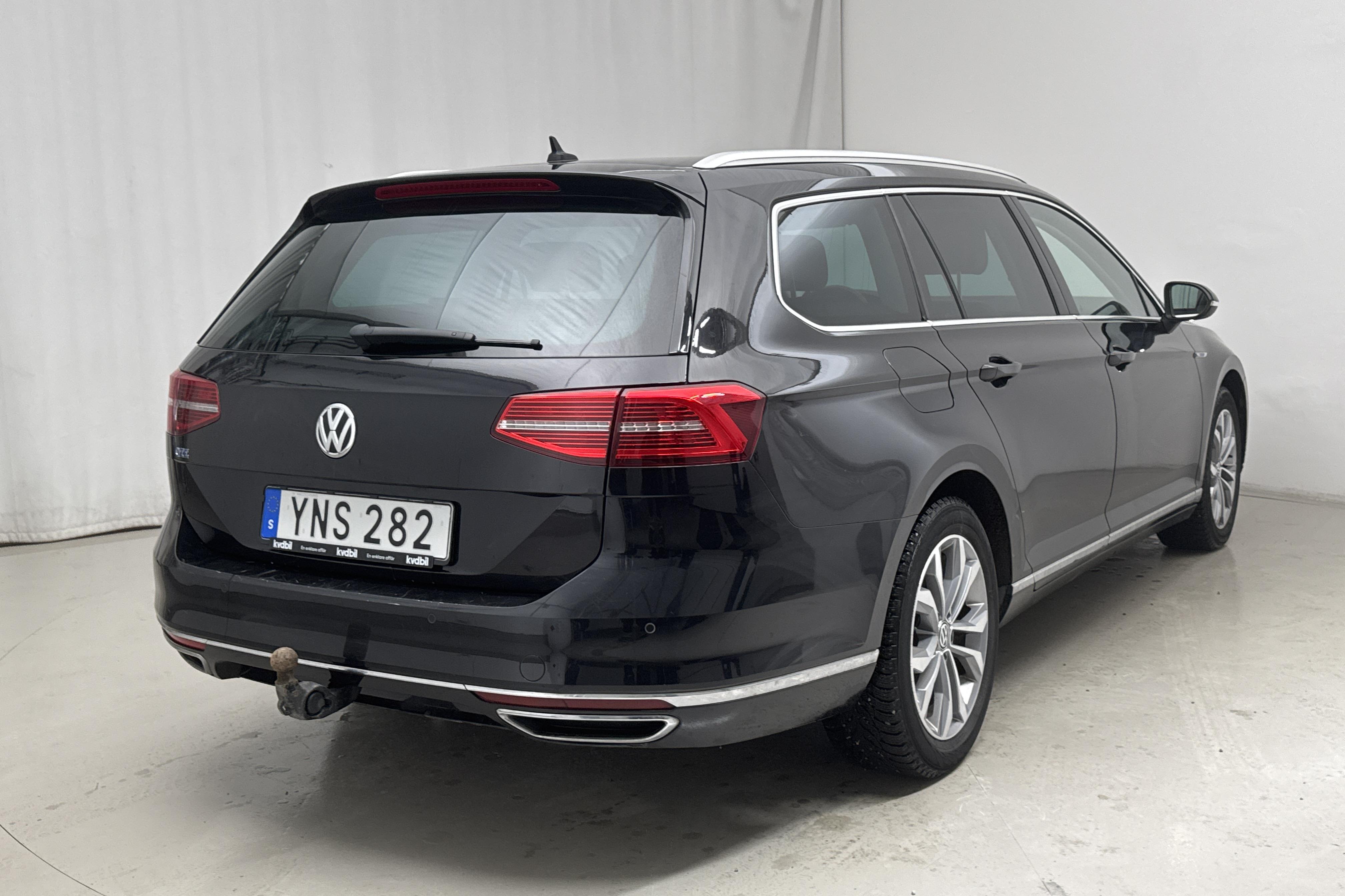 VW Passat 1.4 Plug-in-Hybrid Sportscombi (218hk) - 5 409 mil - Automat - svart - 2018