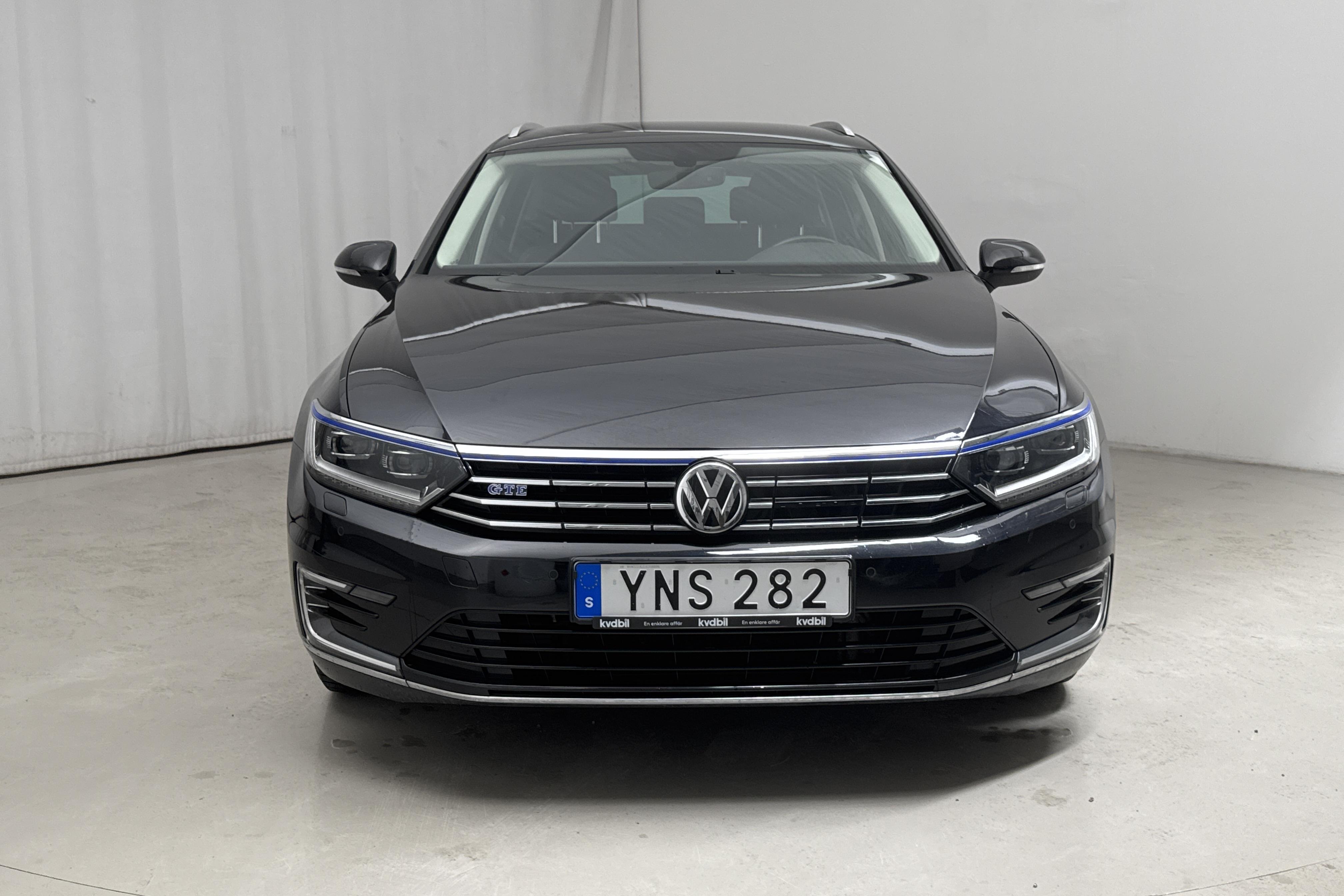 VW Passat 1.4 Plug-in-Hybrid Sportscombi (218hk) - 5 409 mil - Automat - svart - 2018