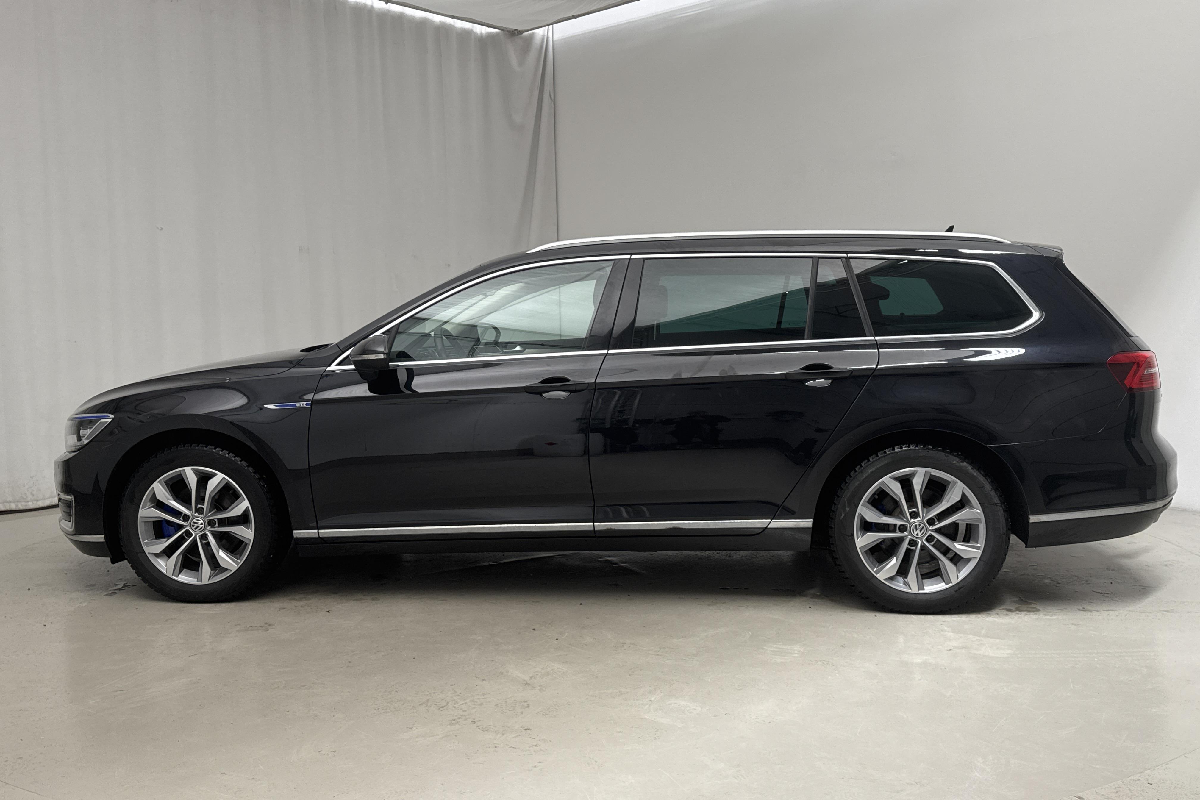 VW Passat 1.4 Plug-in-Hybrid Sportscombi (218hk) - 5 409 mil - Automat - svart - 2018