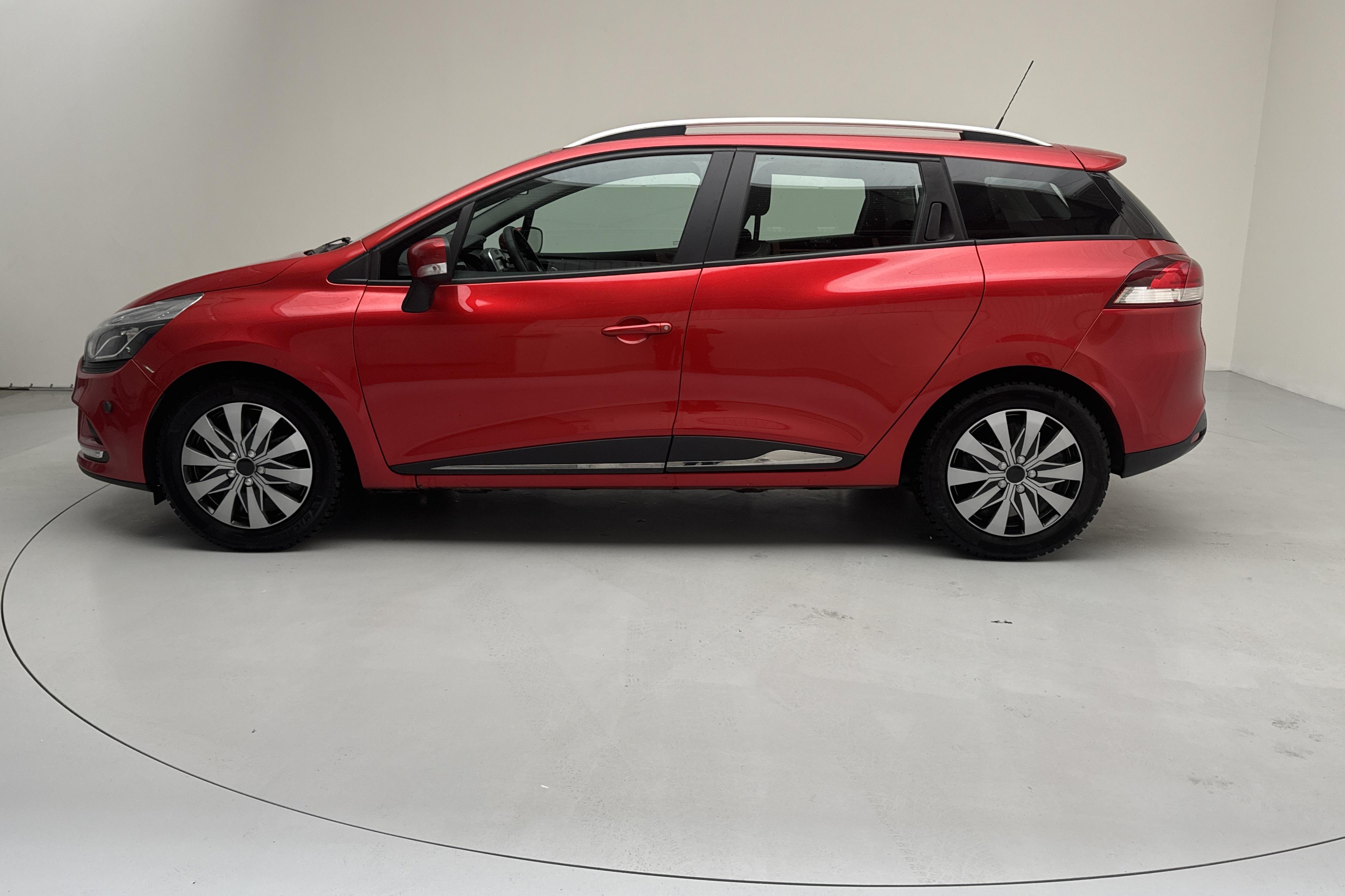 Renault Clio IV 0.9 TCe 90 5dr (90hk) - 6 122 mil - Manuell - röd - 2018