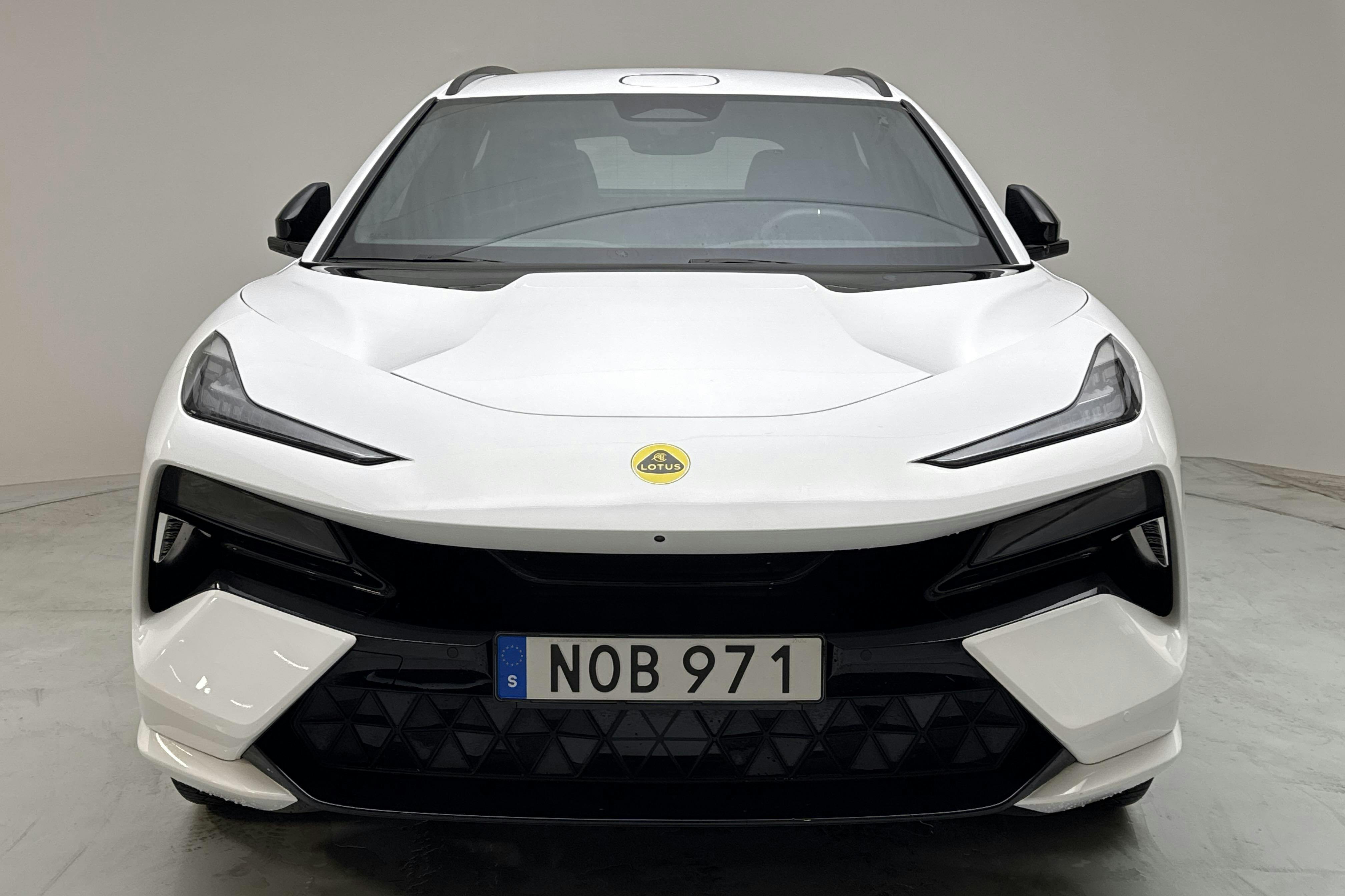 Lotus Eletre - 2 046 mil - Automat - svart - 2023