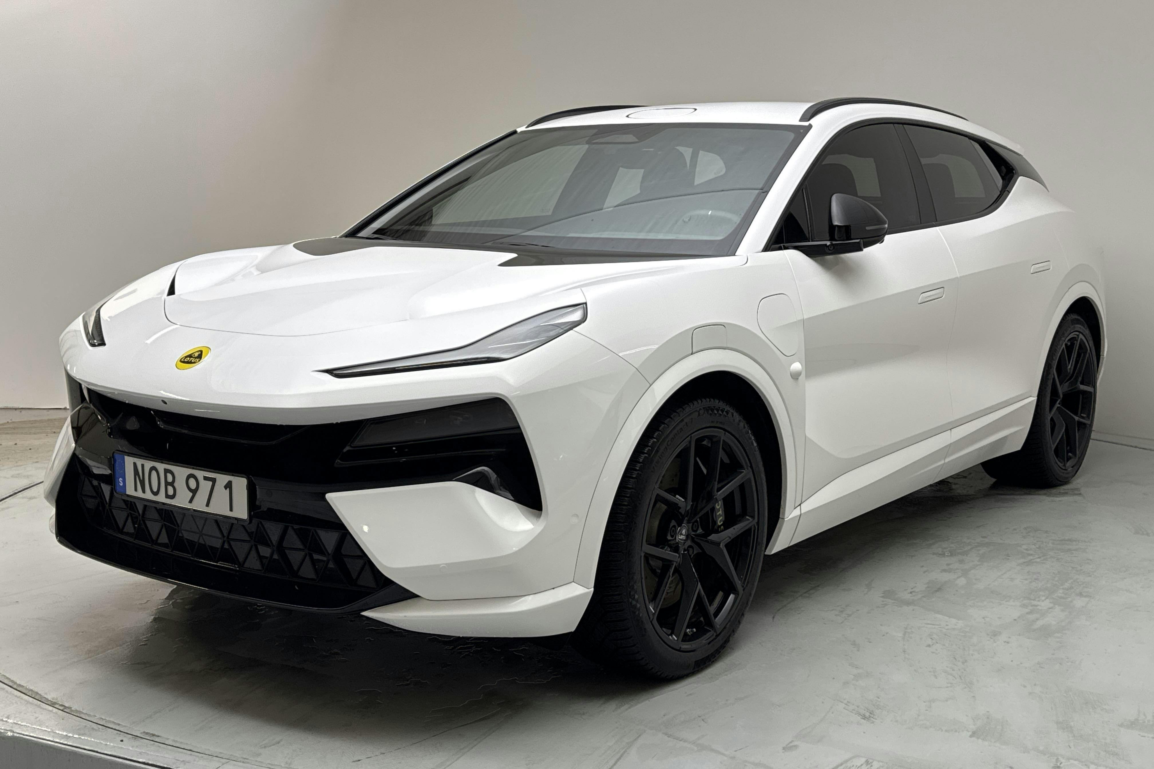 Lotus Eletre - 2 046 mil - Automat - svart - 2023