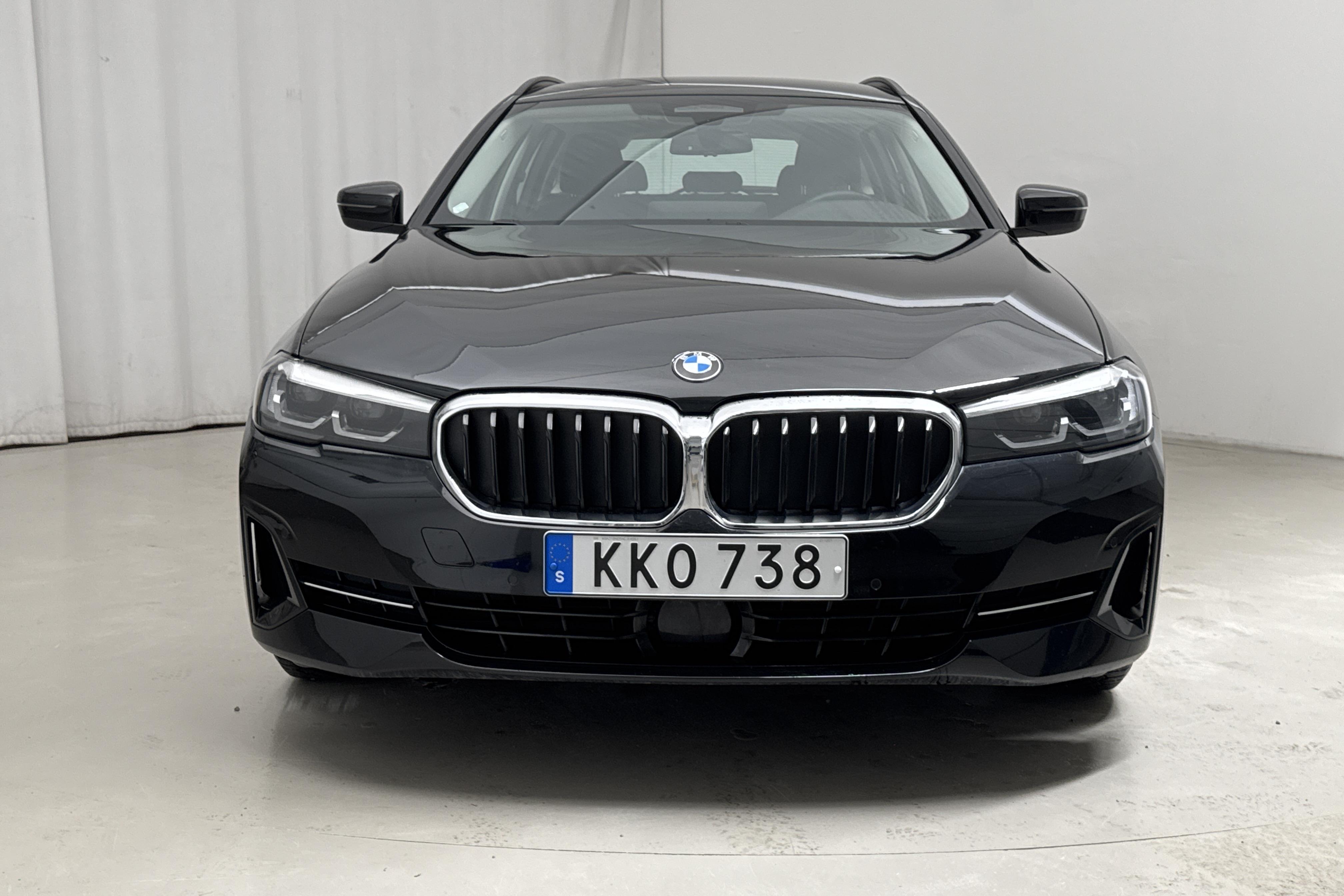 BMW 520d Touring, G31 LCI (190hk+11hk) - 3 133 mil - Automat - svart - 2022