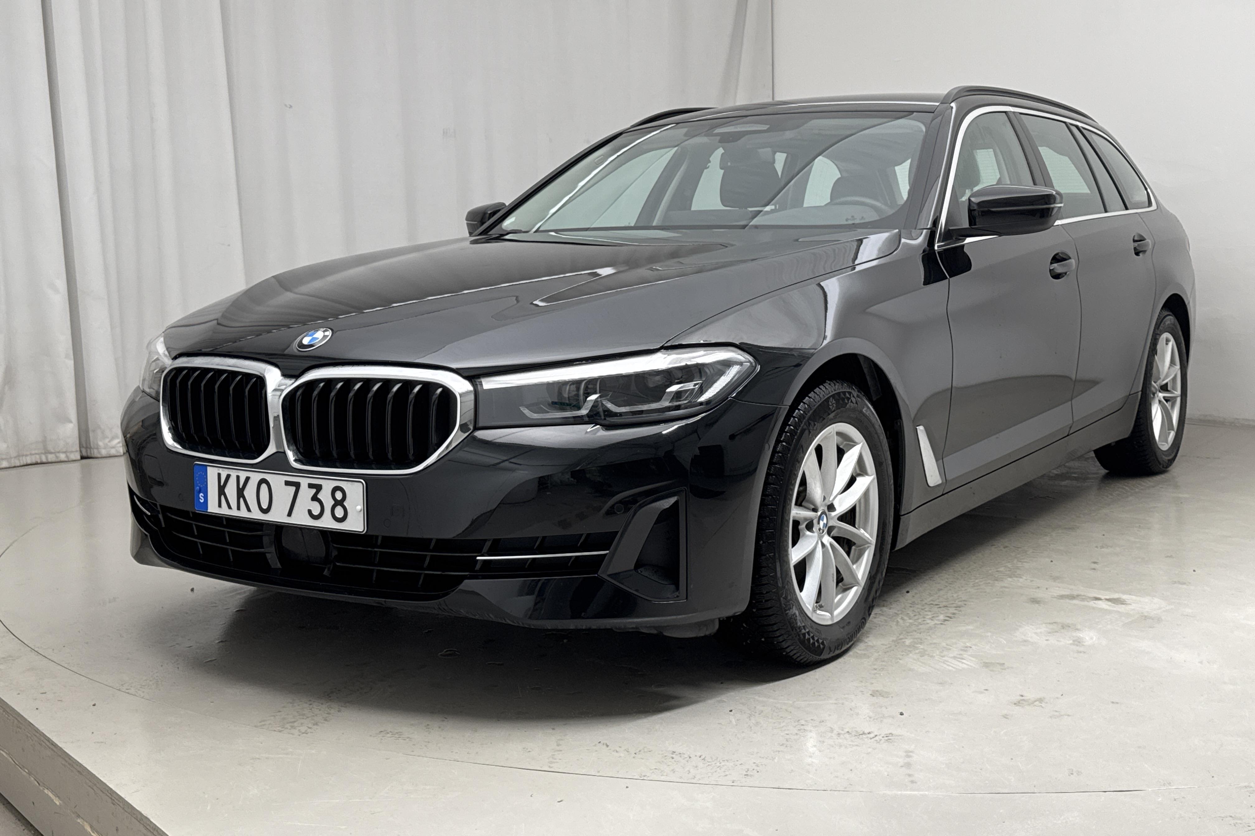 BMW 520d Touring, G31 LCI (190hk+11hk) - 3 133 mil - Automat - svart - 2022