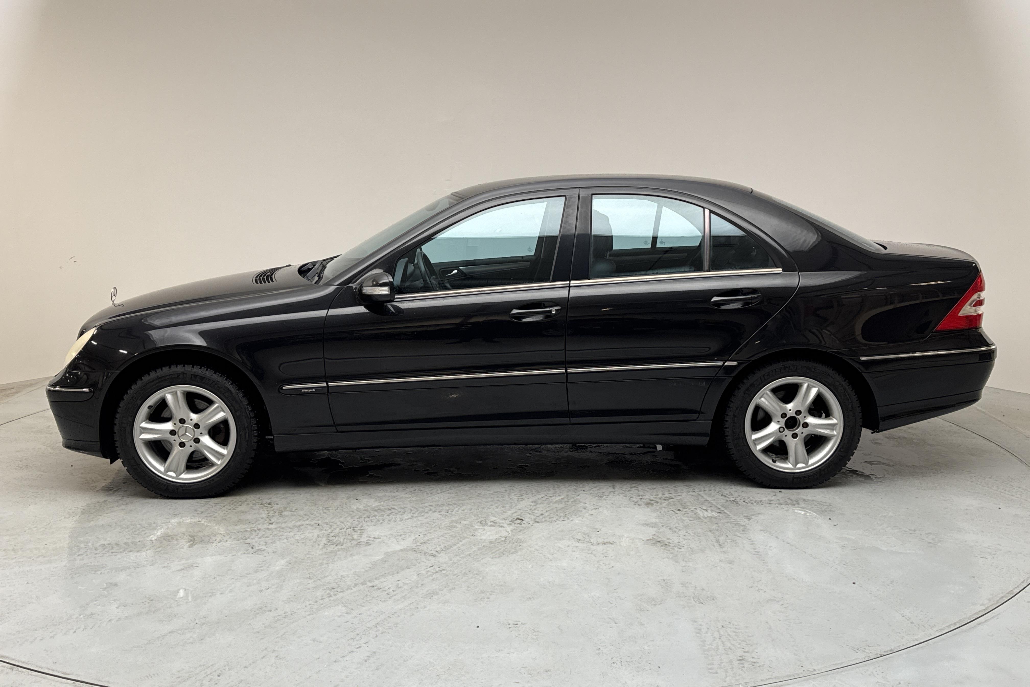 Mercedes C 180 Kompressor W203 (143hk) - 13 383 mil - Automat - svart - 2007