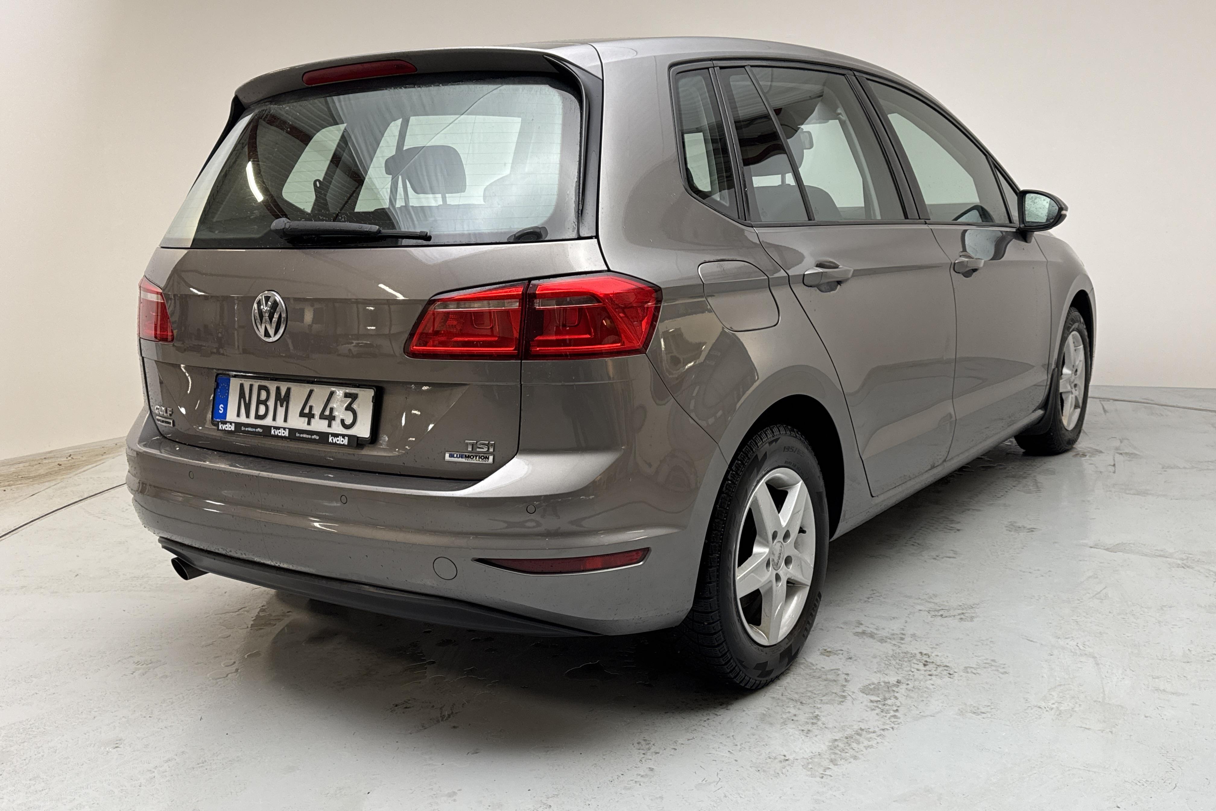 VW Golf VII 1.2 TSI BlueMotion Technology Sportsvan (110hk) - 5 463 mil - Automat - grå - 2016