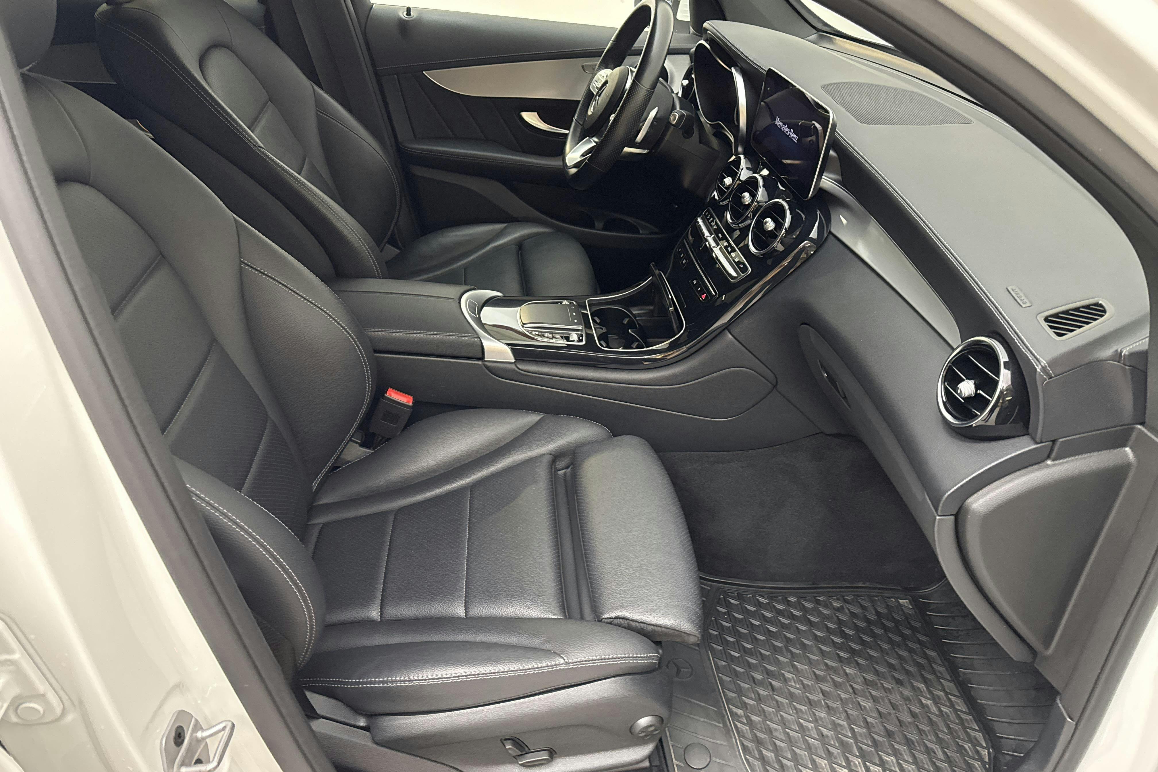 Mercedes GLC 200 d 4MATIC Coupé C253 (163hk) - 16 515 mil - Automat - vit - 2022