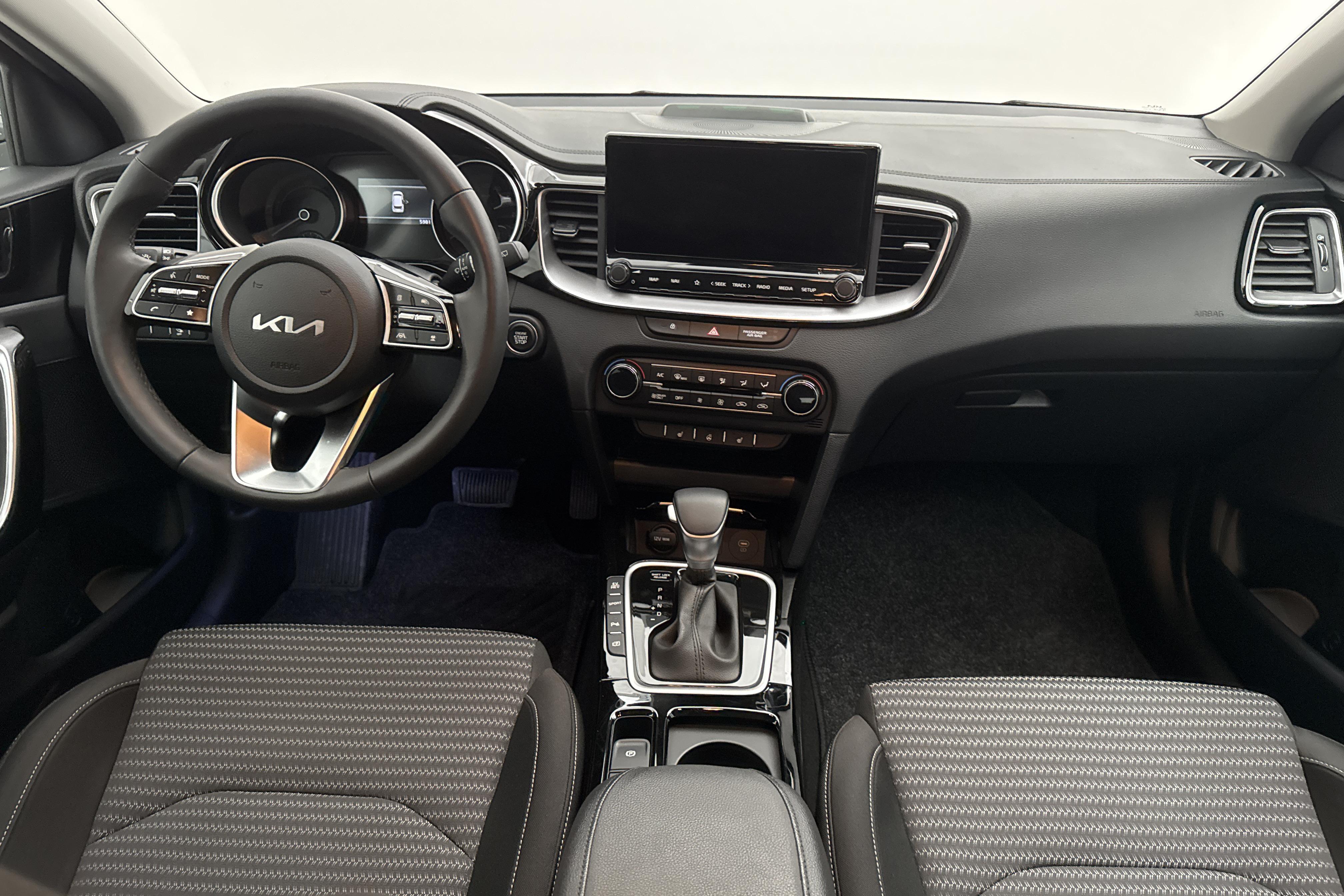 KIA Ceed 1.6 Plug-in Hybrid SW (141hk) - 598 mil - Automat - vit - 2024