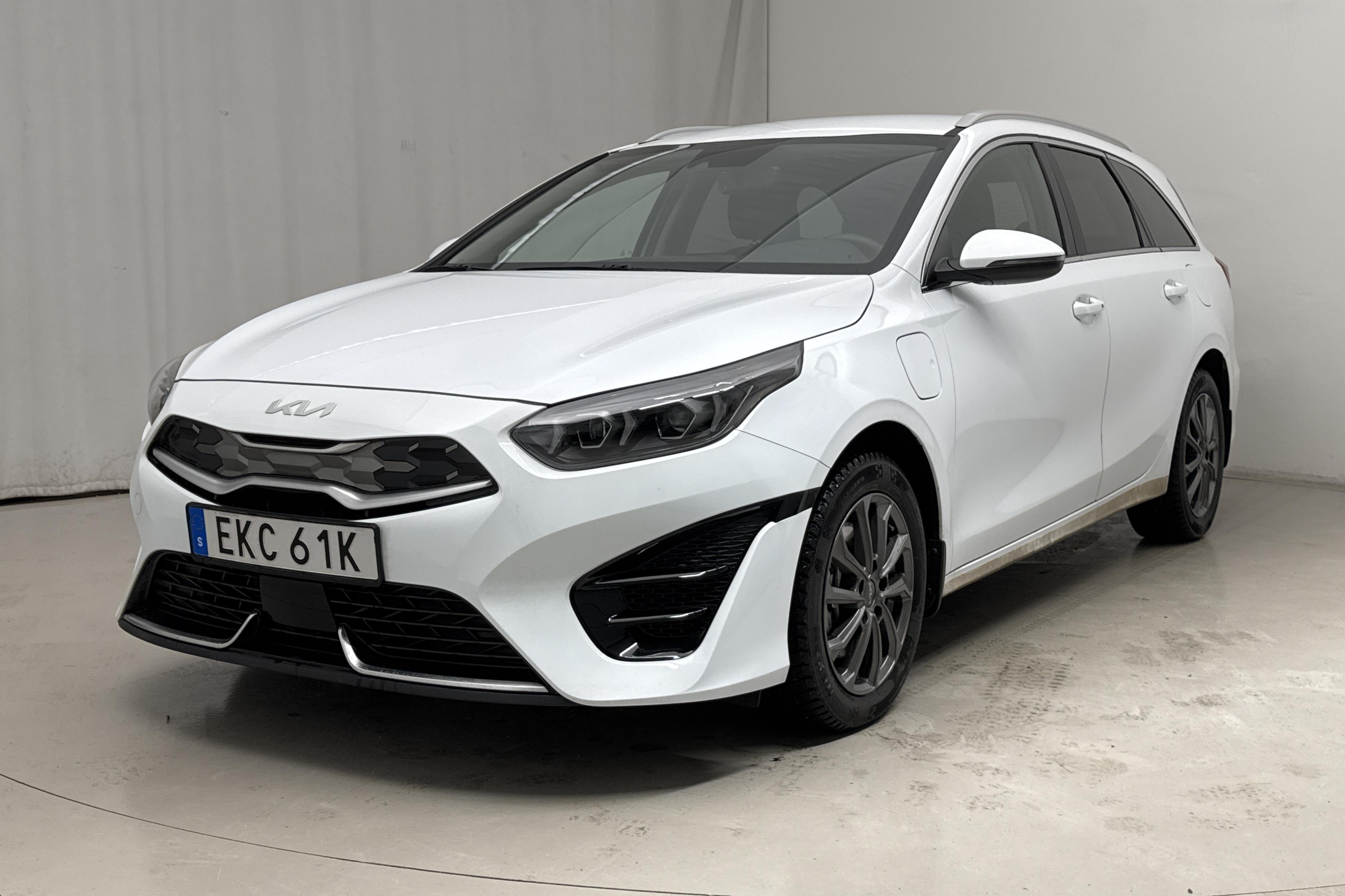 KIA Ceed 1.6 Plug-in Hybrid SW (141hk) - 598 mil - Automat - vit - 2024