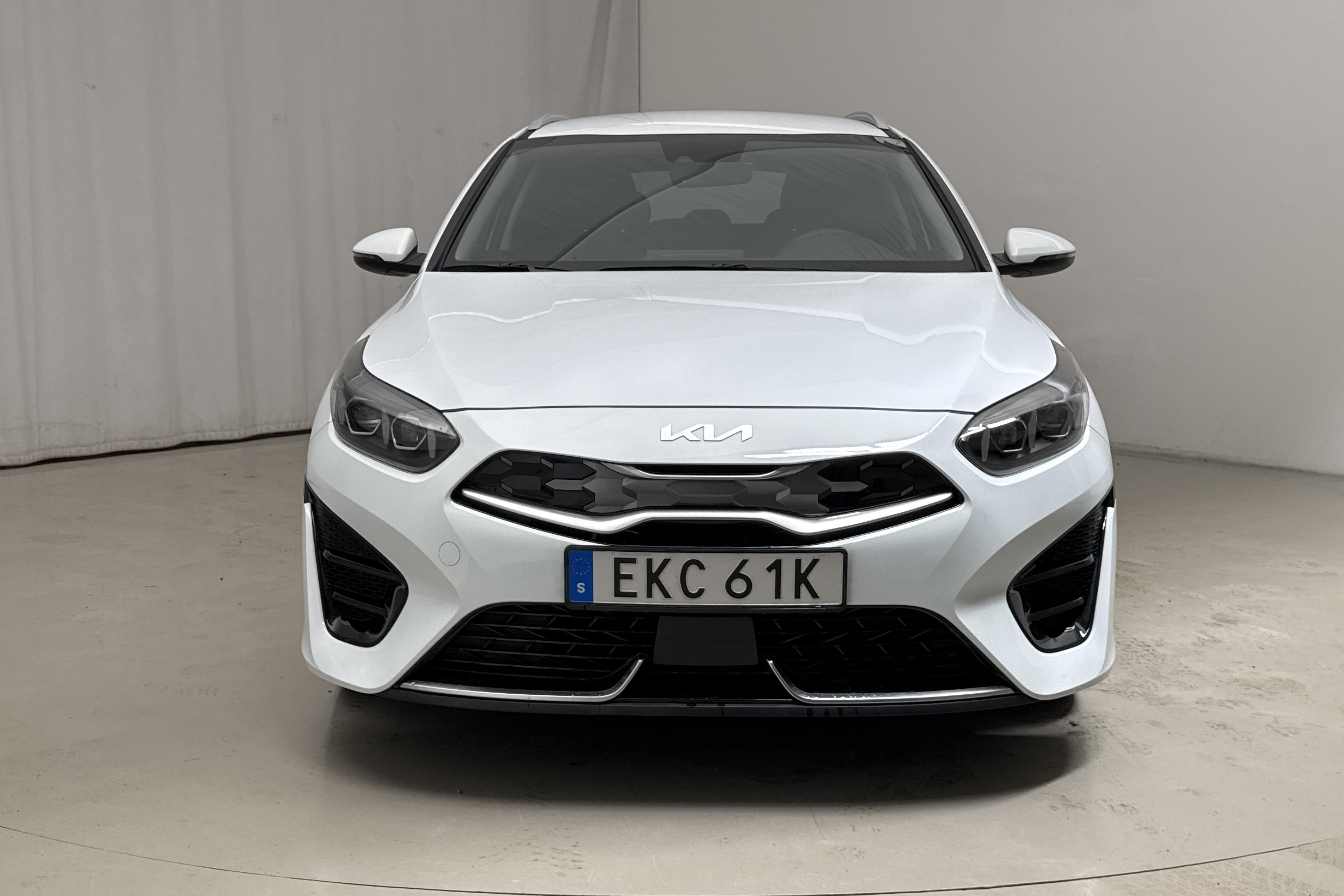 KIA Ceed 1.6 Plug-in Hybrid SW (141hk) - 598 mil - Automat - vit - 2024