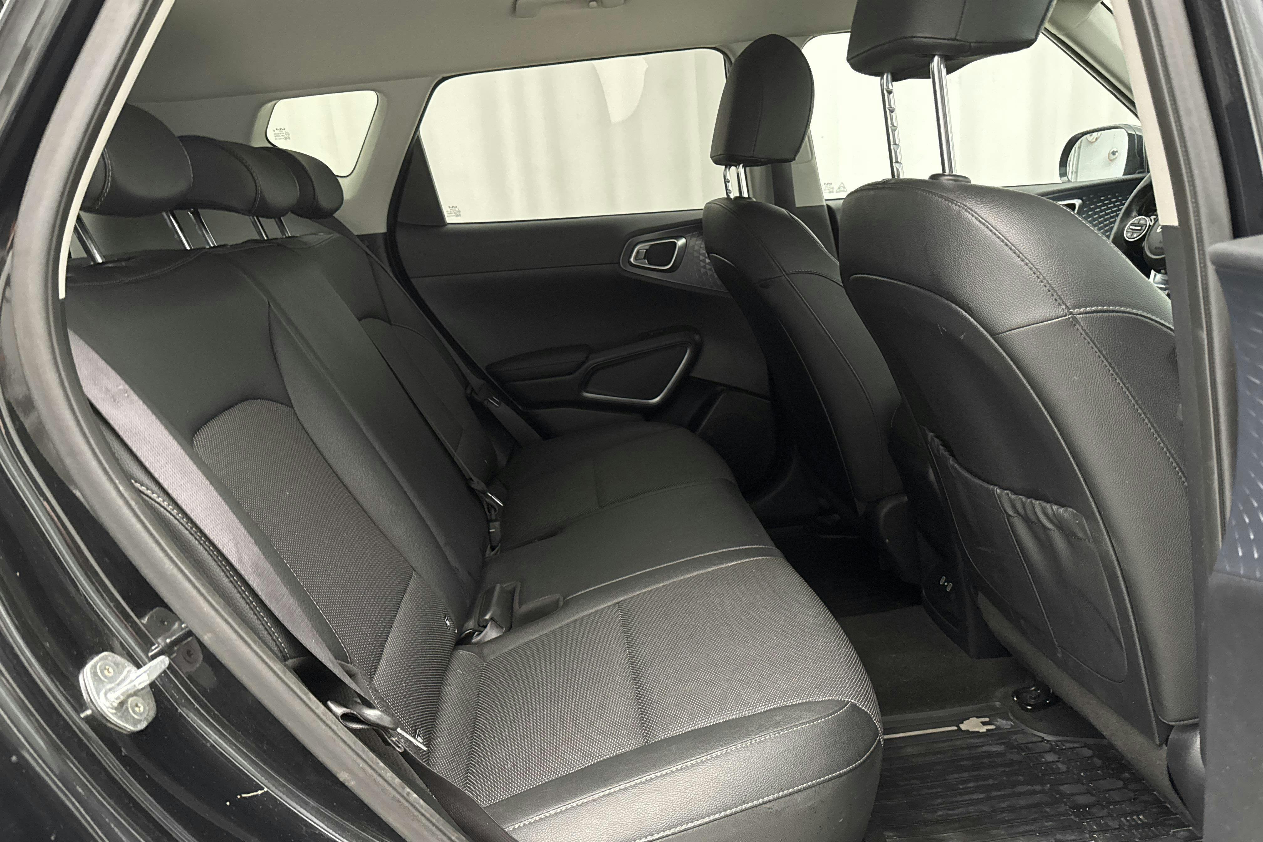KIA e-Soul Long Range 64 kWh (204hk) - 68 720 km - Automatyczna - czarny - 2023