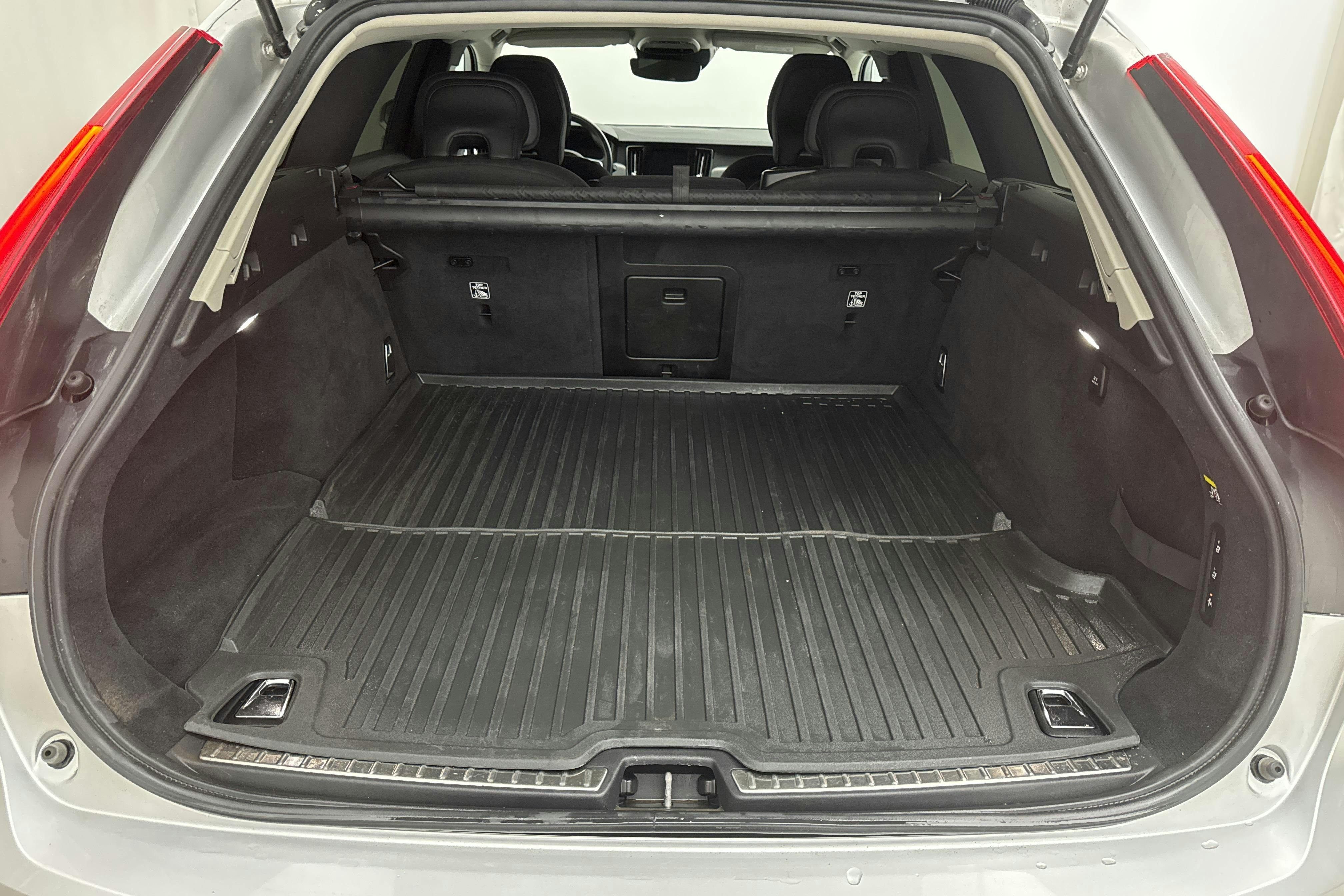 Volvo V90 D4 AWD (190hk) - 160 730 km - Automatic - silver - 2019