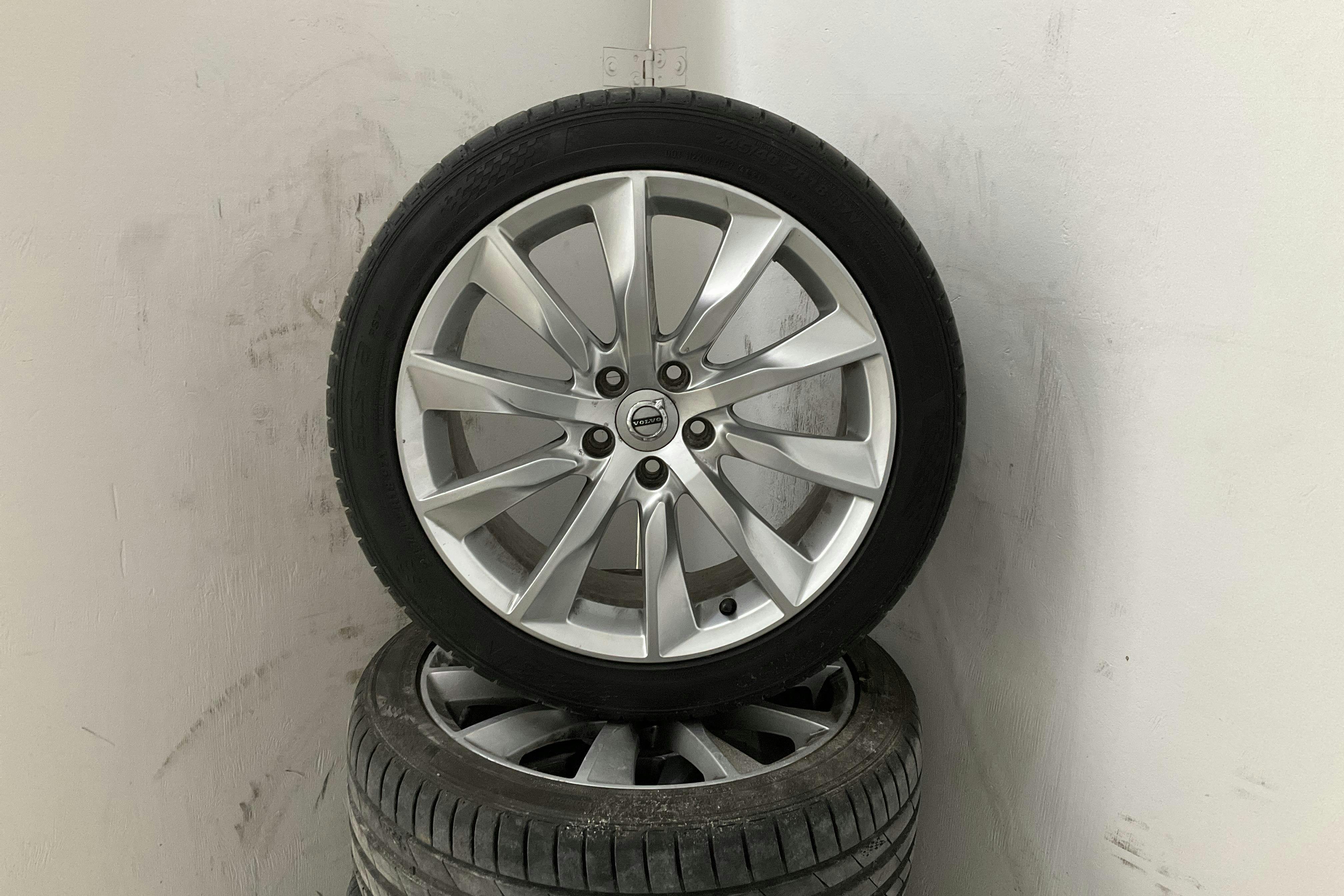 Volvo V90 D4 AWD (190hk) - 160 730 km - Automatic - silver - 2019
