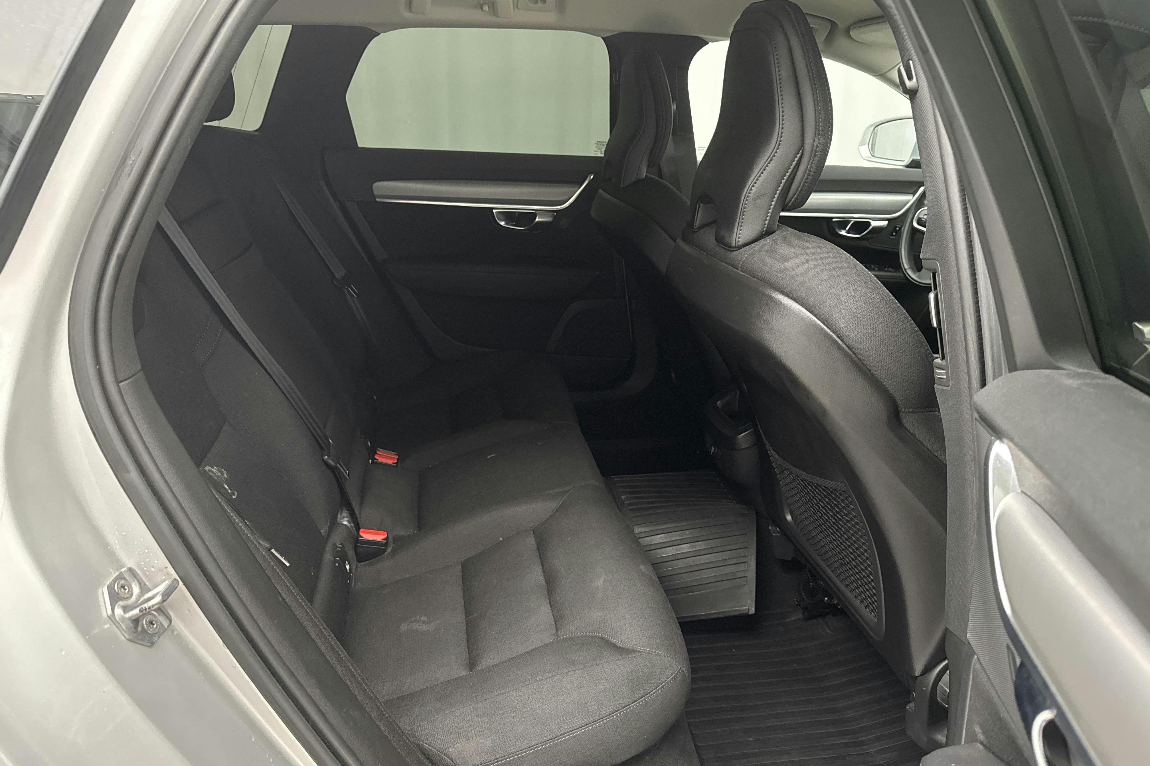 Volvo V90 D4 AWD (190hk) - 160 730 km - Automatic - silver - 2019