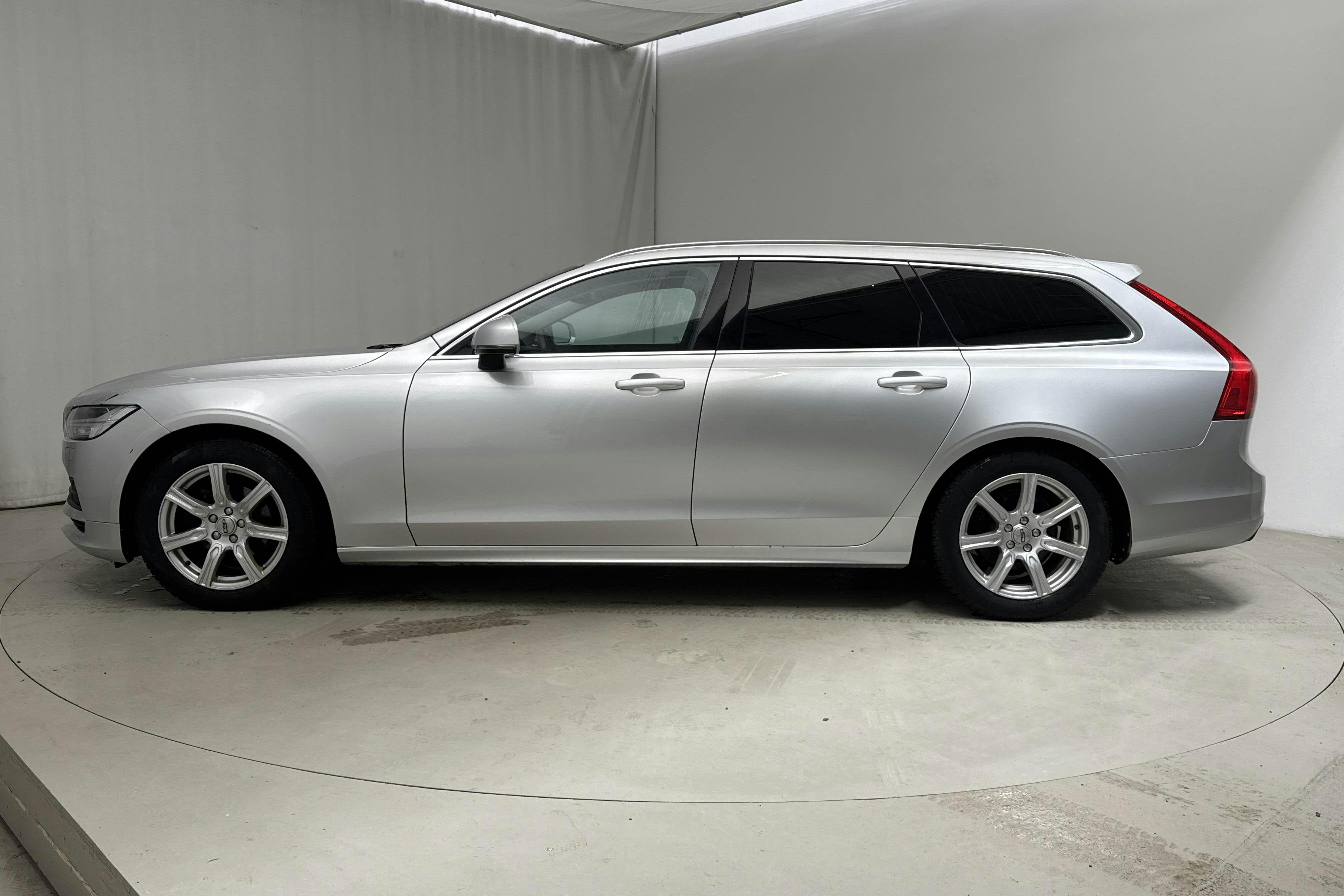 Volvo V90 D4 AWD (190hk) - 160 730 km - Automatic - silver - 2019