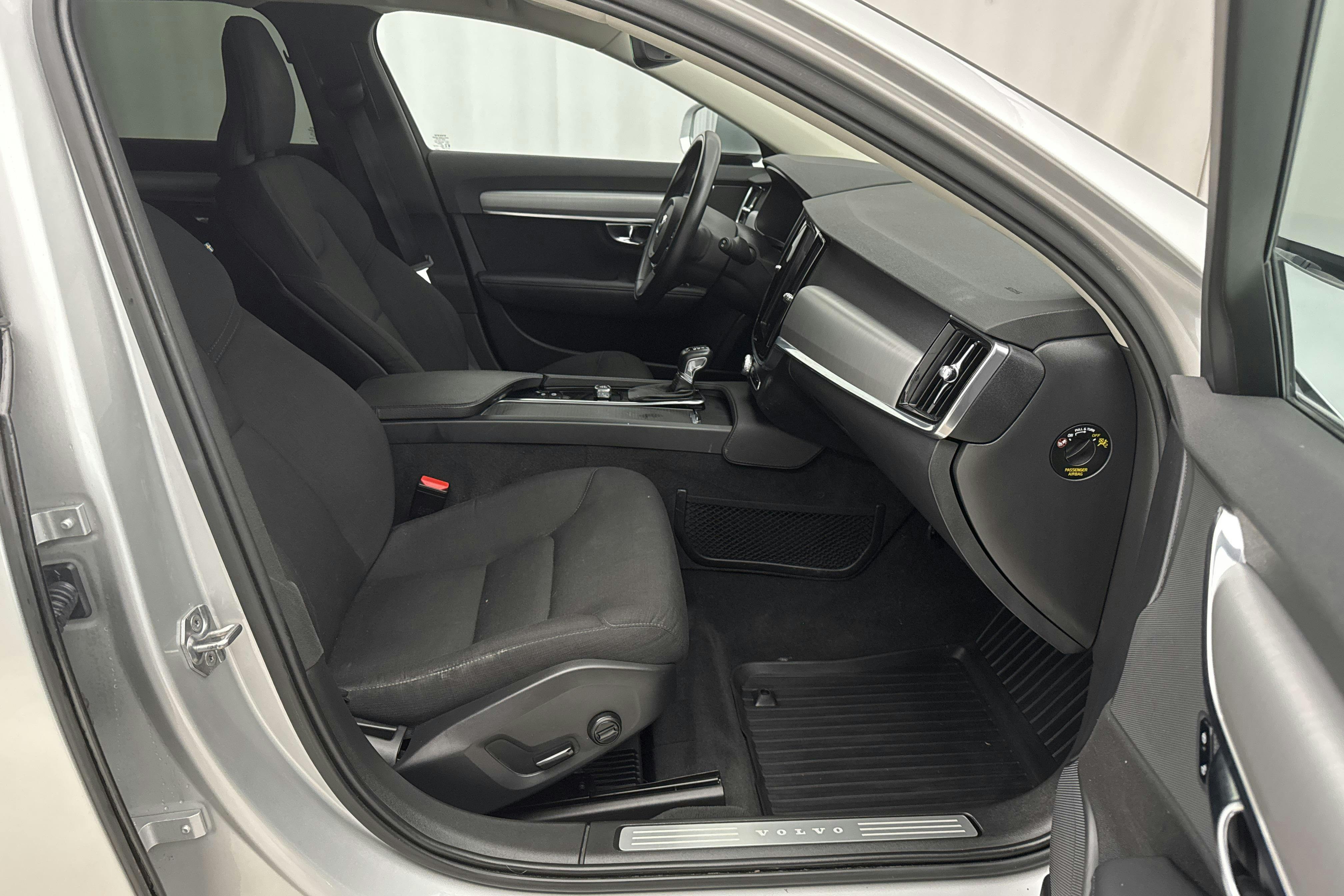 Volvo V90 D4 AWD (190hk) - 160 730 km - Automatic - silver - 2019
