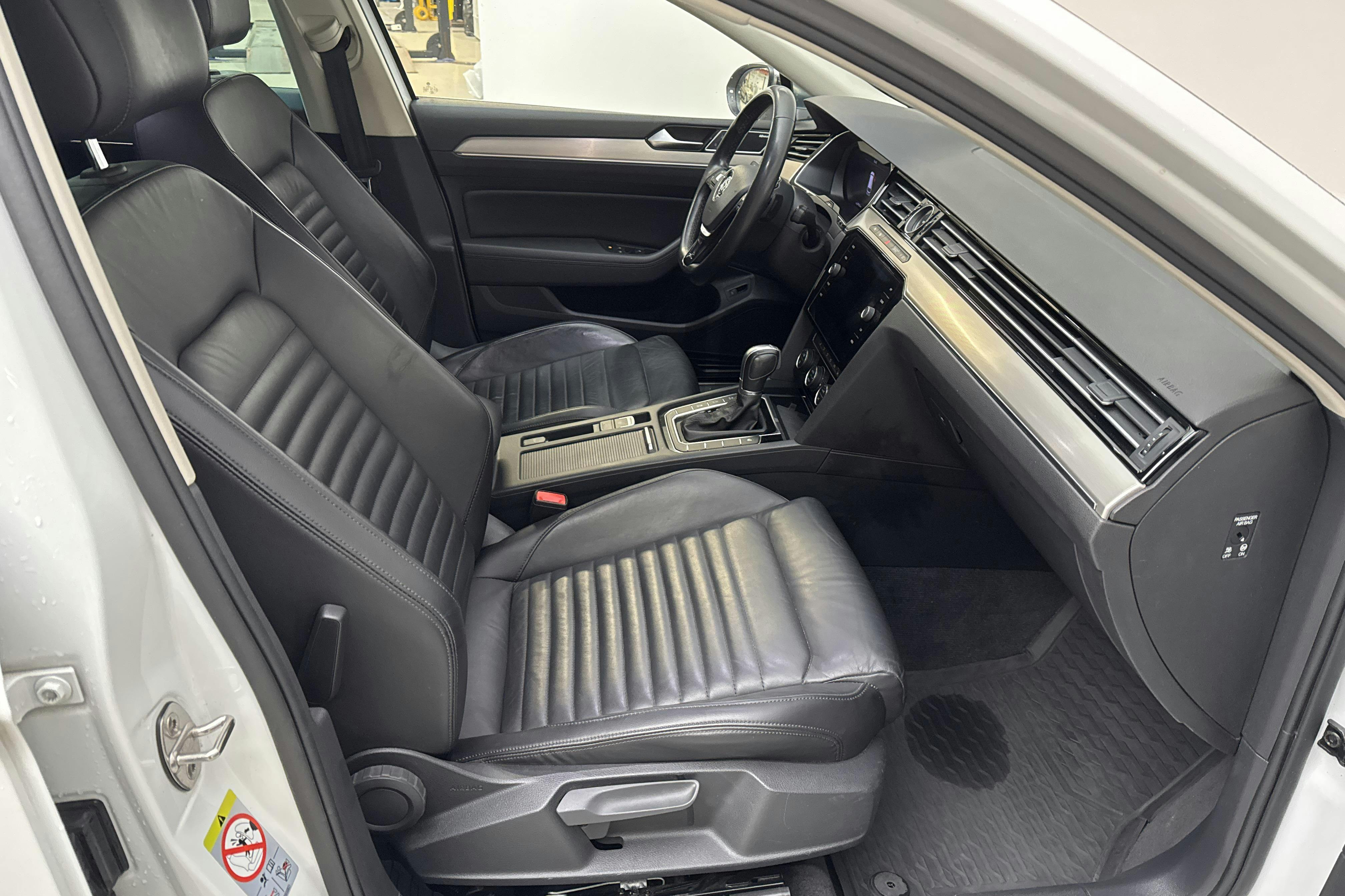 VW Passat Alltrack 2.0 TDI 4MOTION (190hk) - 130 340 km - Automatic - white - 2018