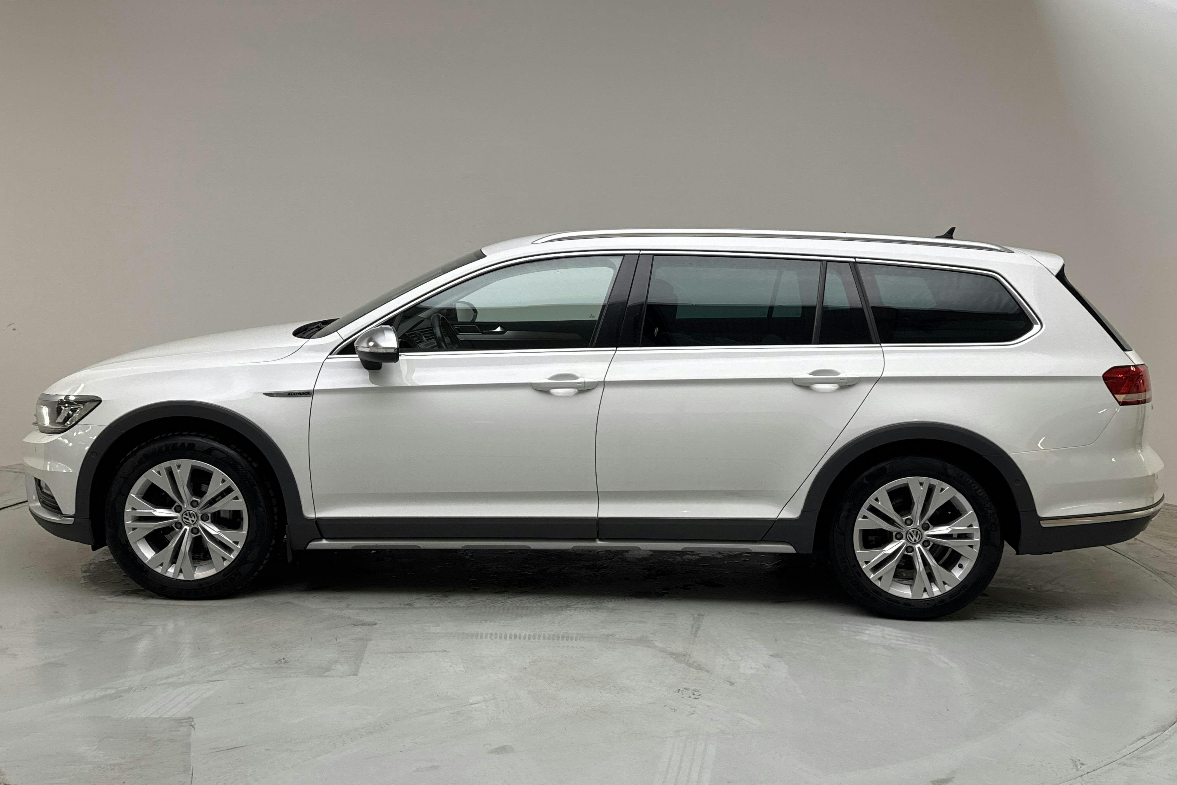 VW Passat Alltrack 2.0 TDI 4MOTION (190hk) - 130 340 km - Automatic - white - 2018