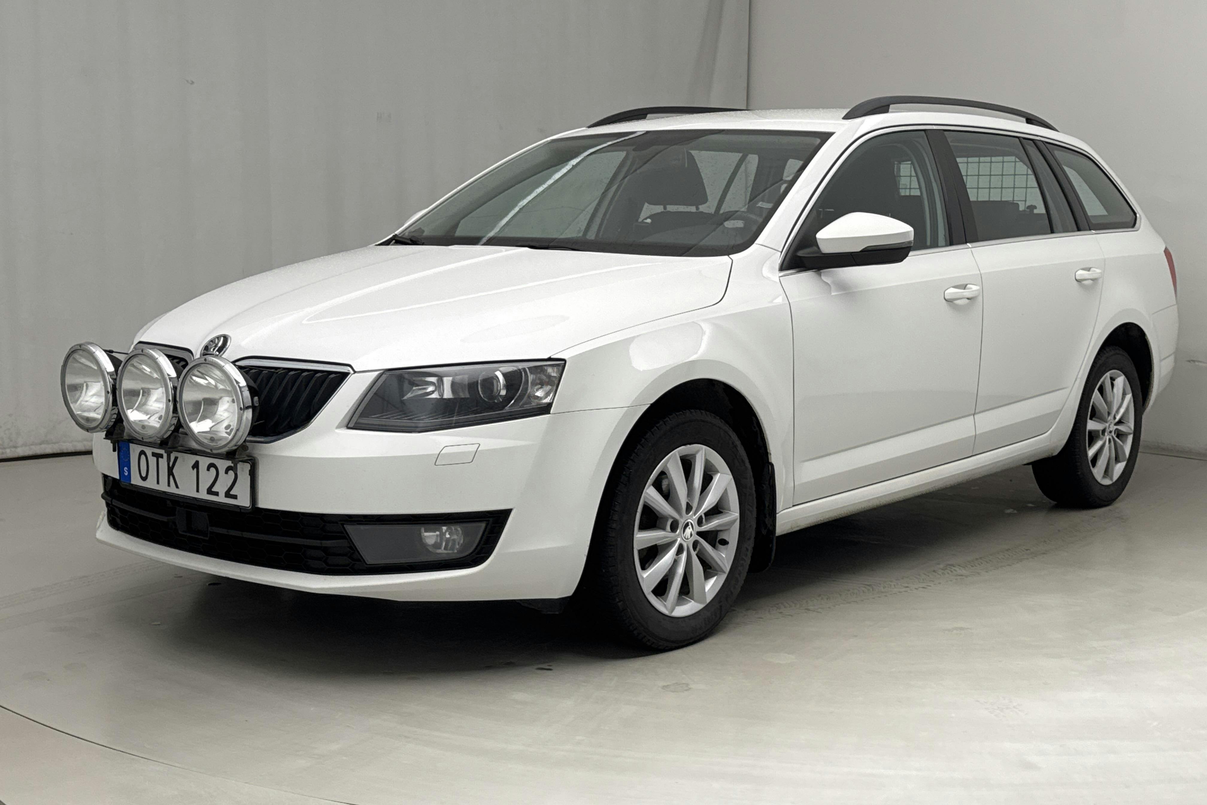 Skoda Octavia III 1.6 TDI CR Combi 4X4 (105hk) - 21 008 mil - Manuell - vit - 2015