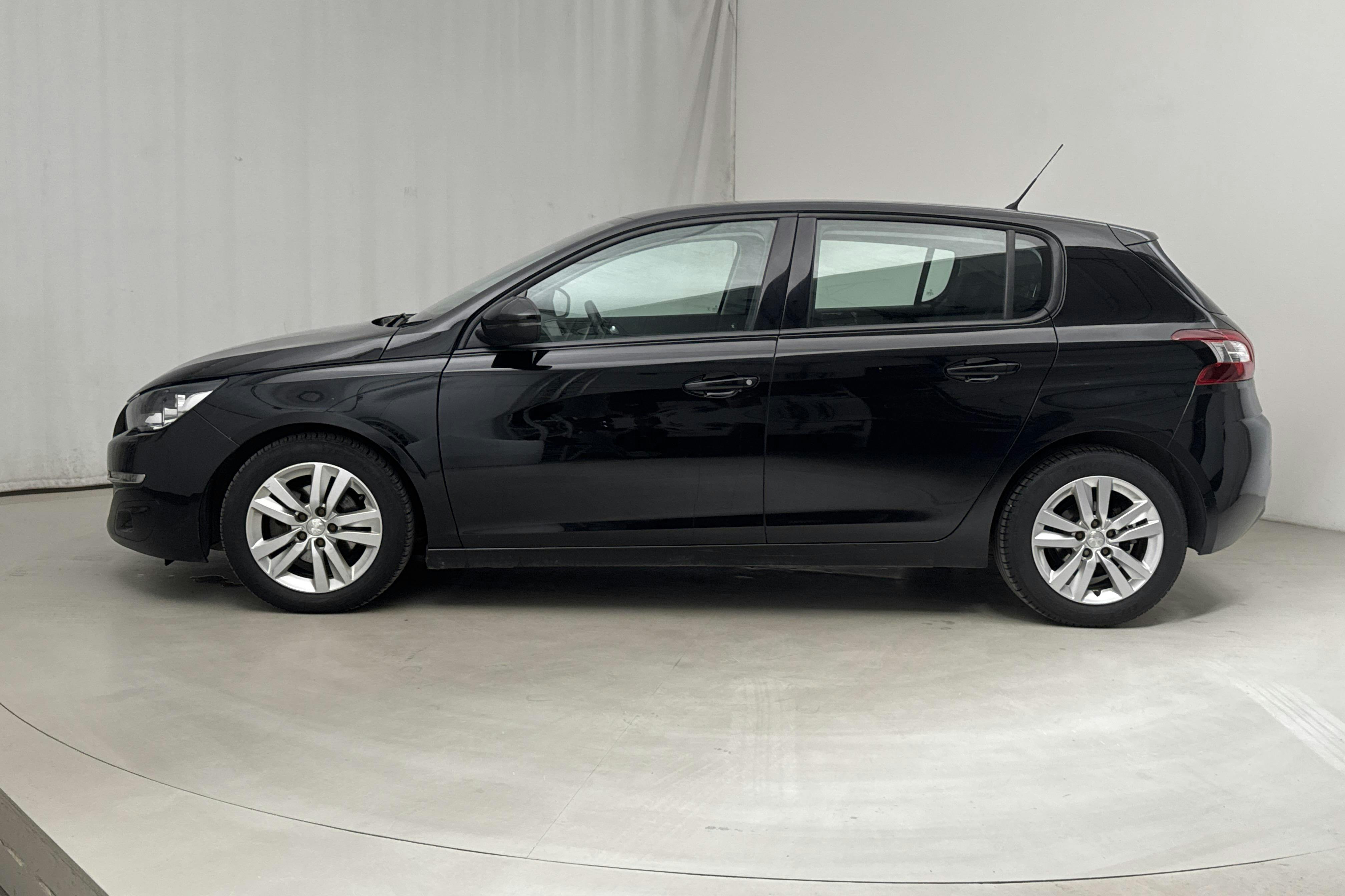 Peugeot 308 BlueHDi 5dr (120hk) - 11 419 mil - Automat - svart - 2017