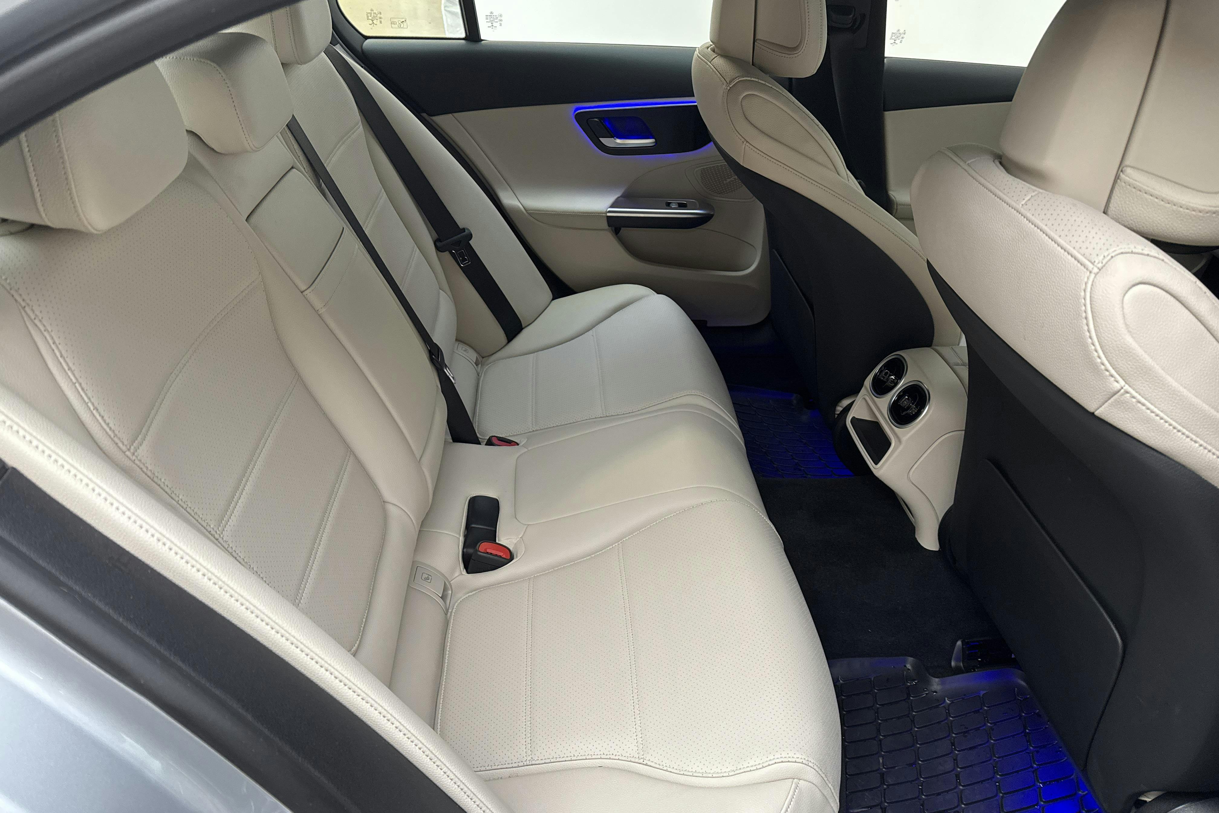 Mercedes C 220 d Sedan W206 (200hk) - 637 mil - Automat - silver - 2023