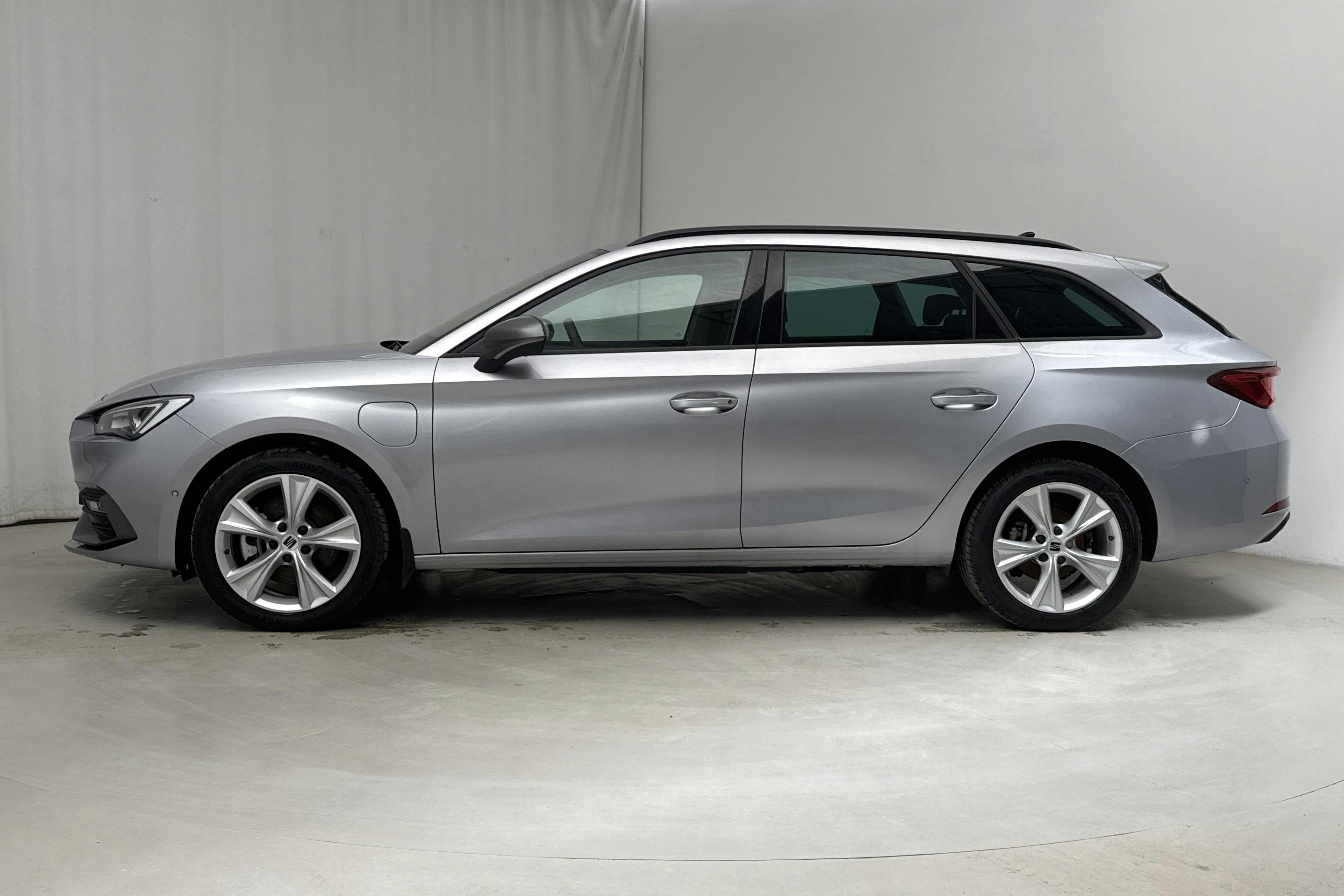 Seat Leon 1.4 e-Hybrid Plug-in Sportstourer (204hk) - 16 160 km - Automatic - silver - 2021