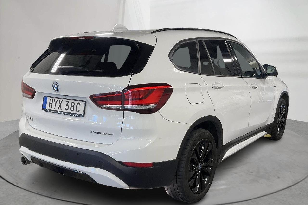 BMW X1 xDrive25e 9,7 kWh LCI, F48 (220hk) - 16 895 mil - Automat - vit - 2022