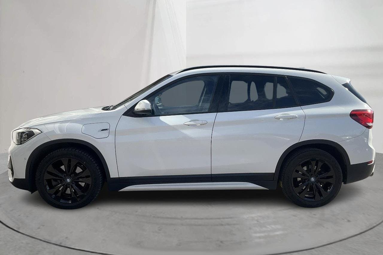 BMW X1 xDrive25e 9,7 kWh LCI, F48 (220hk) - 16 895 mil - Automat - vit - 2022