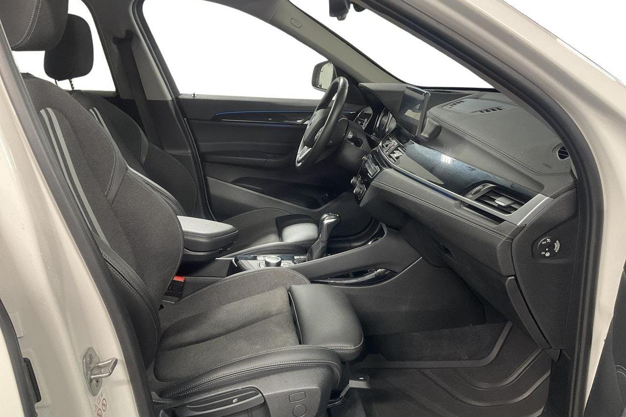 BMW X1 xDrive25e 9,7 kWh LCI, F48 (220hk) - 16 895 mil - Automat - vit - 2022
