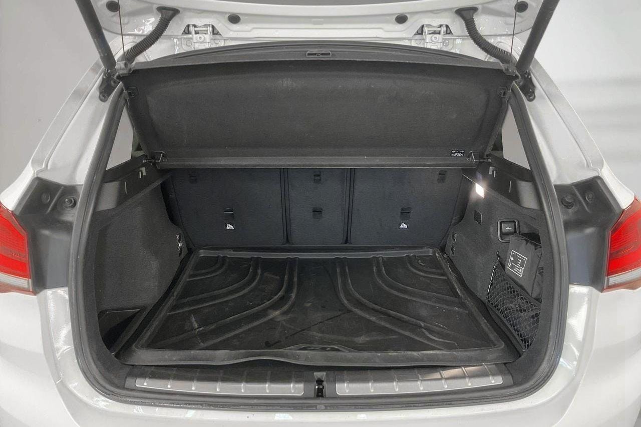 BMW X1 xDrive25e 9,7 kWh LCI, F48 (220hk) - 16 895 mil - Automat - vit - 2022
