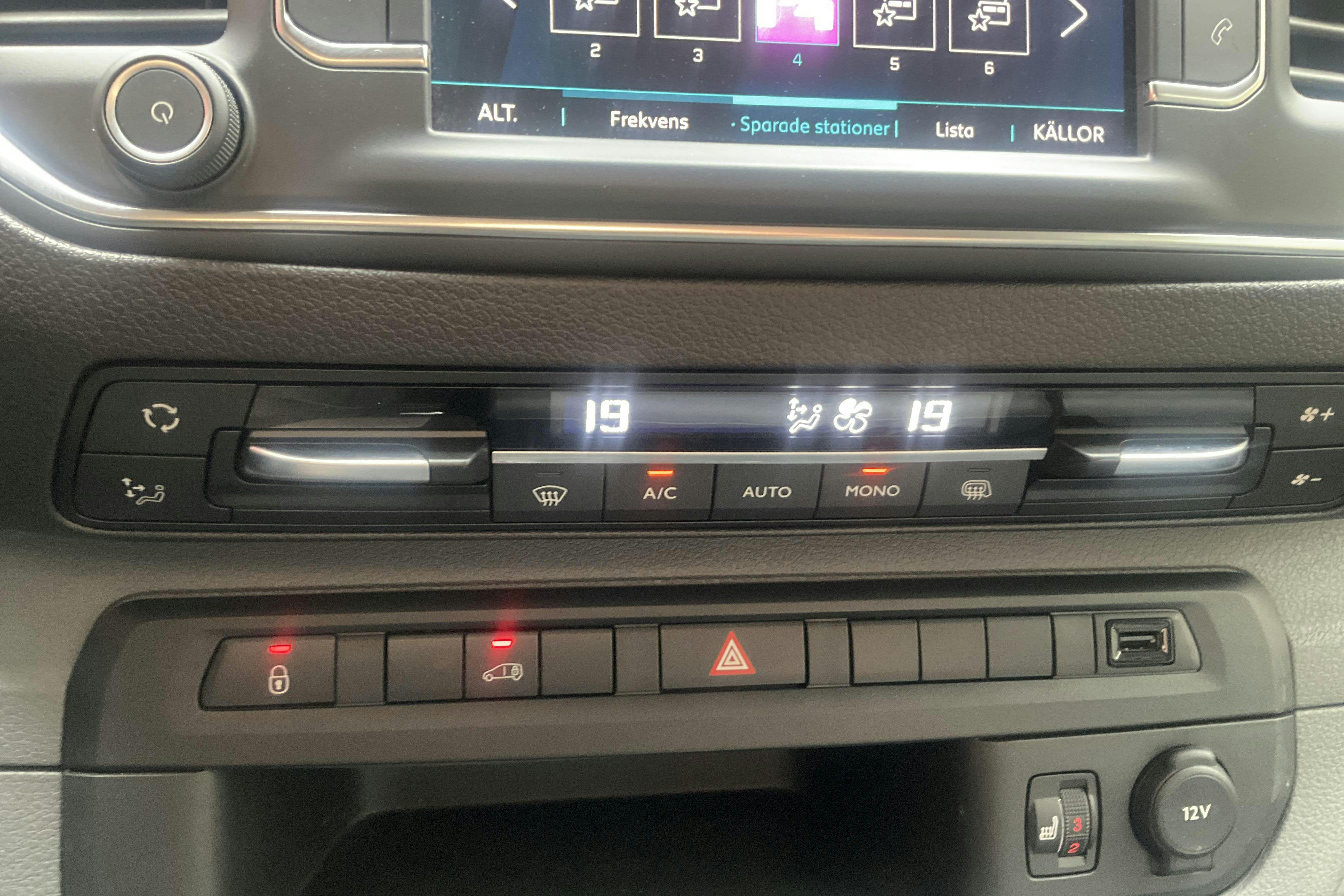 Peugeot e-Expert Skåp 50 kWh (136hk) - 26 330 km - Automatic - gray - 2022