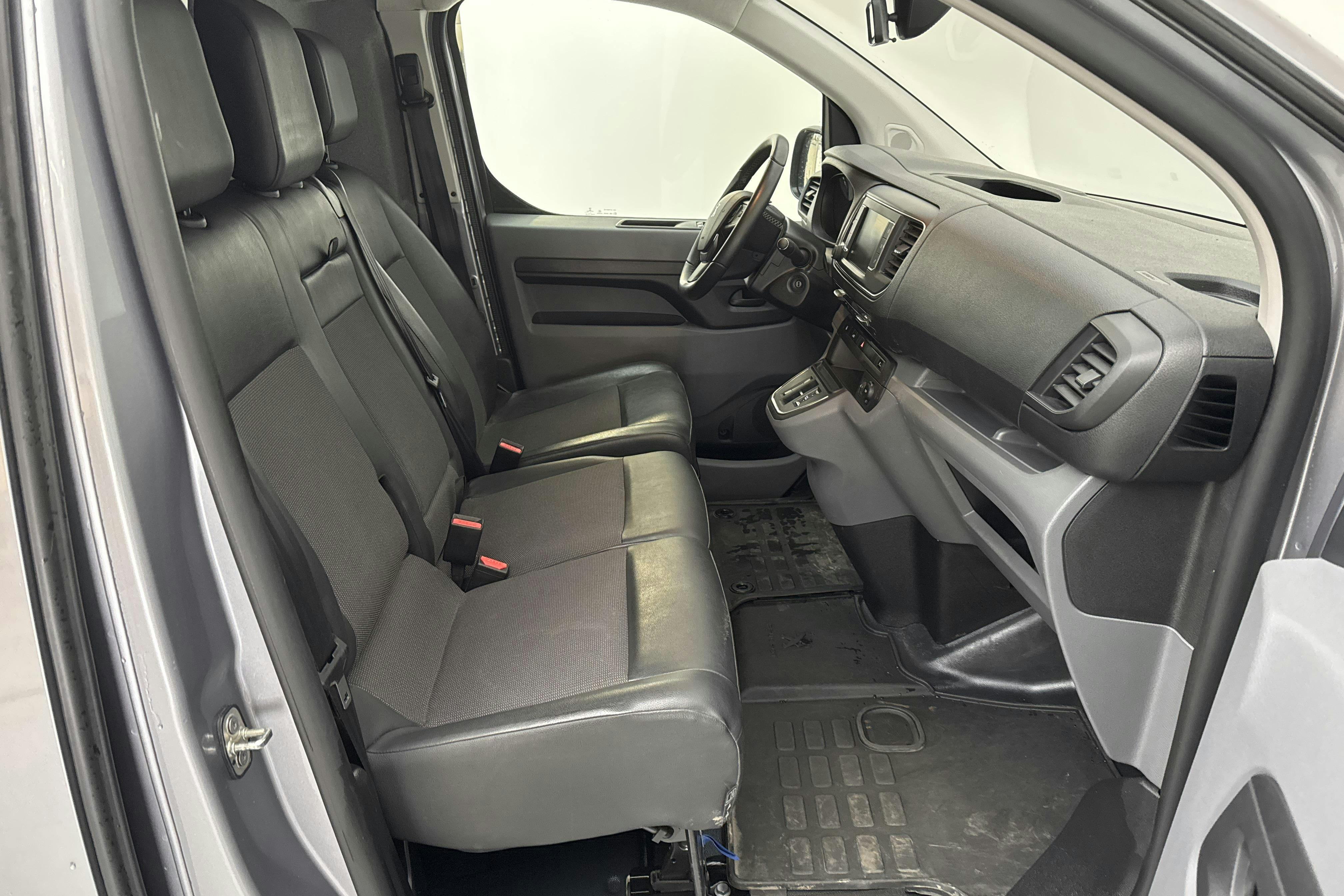 Peugeot e-Expert Skåp 50 kWh (136hk) - 26 330 km - Automatic - gray - 2022