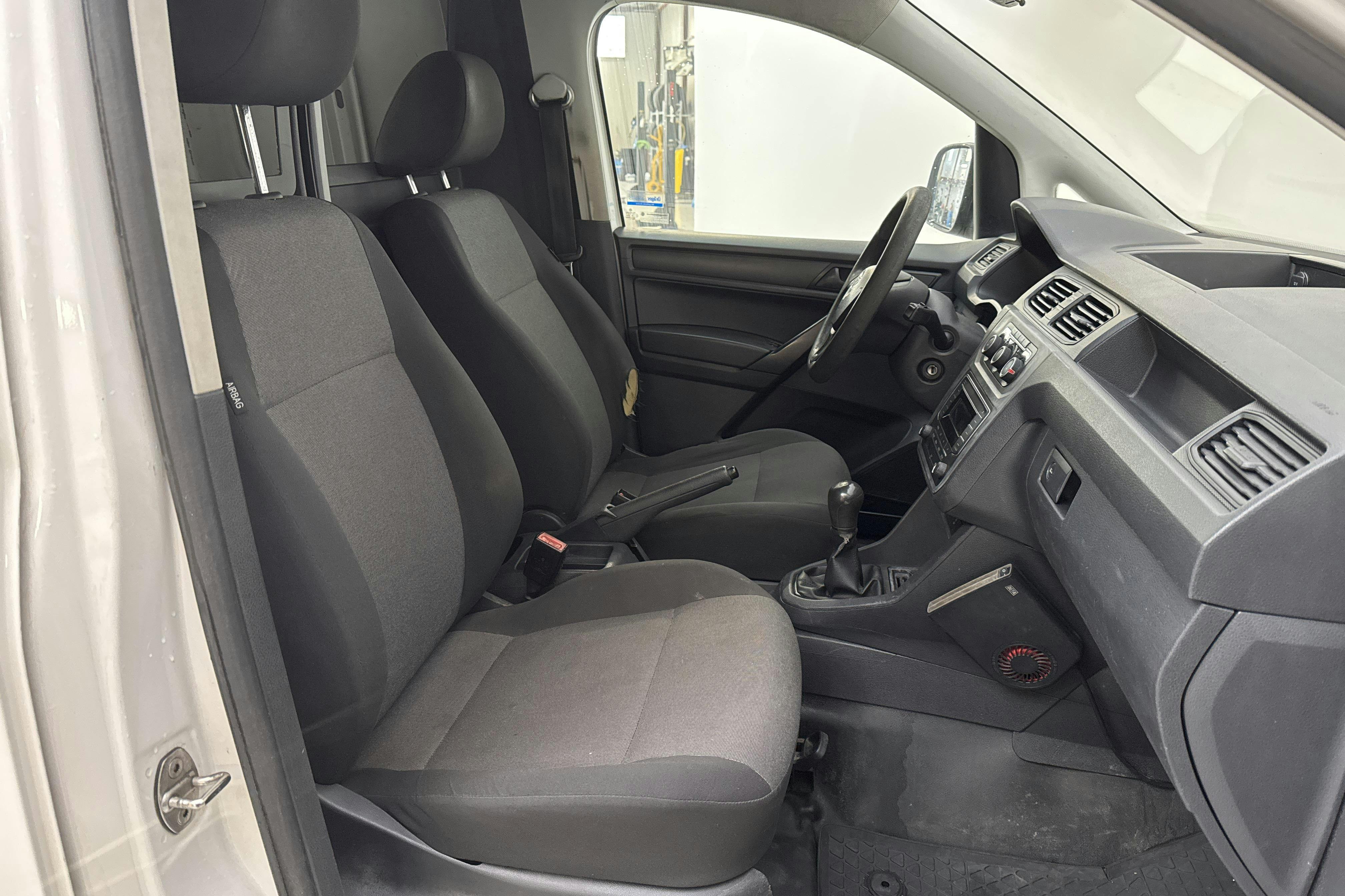 VW Caddy 1.2 TSI Skåp (84hk) - 56 960 km - Käsitsi - valge - 2017