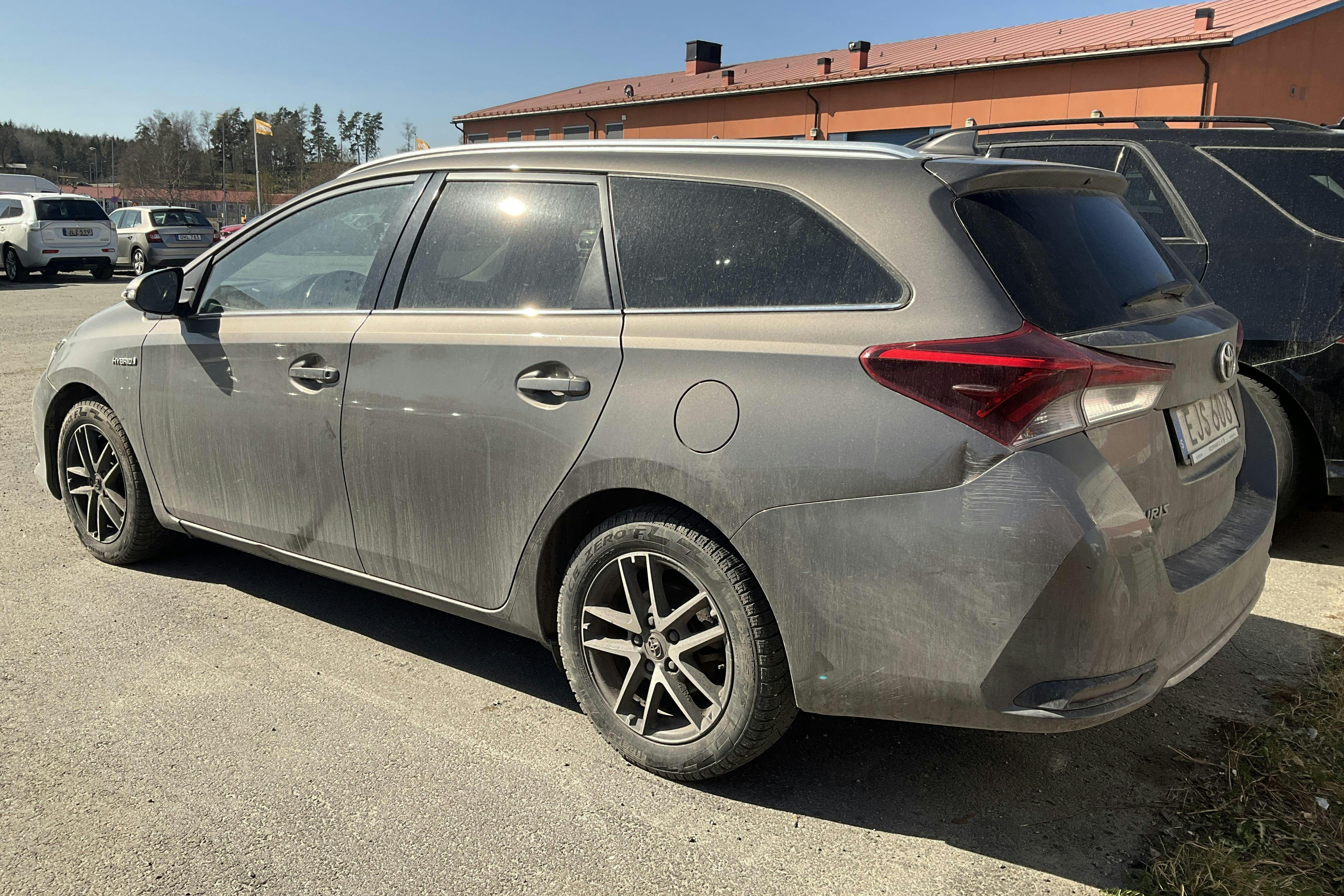 Toyota Auris 1.8 HSD Touring Sports (99hk) - 14 656 mil - Automat - Dark Grey - 2017