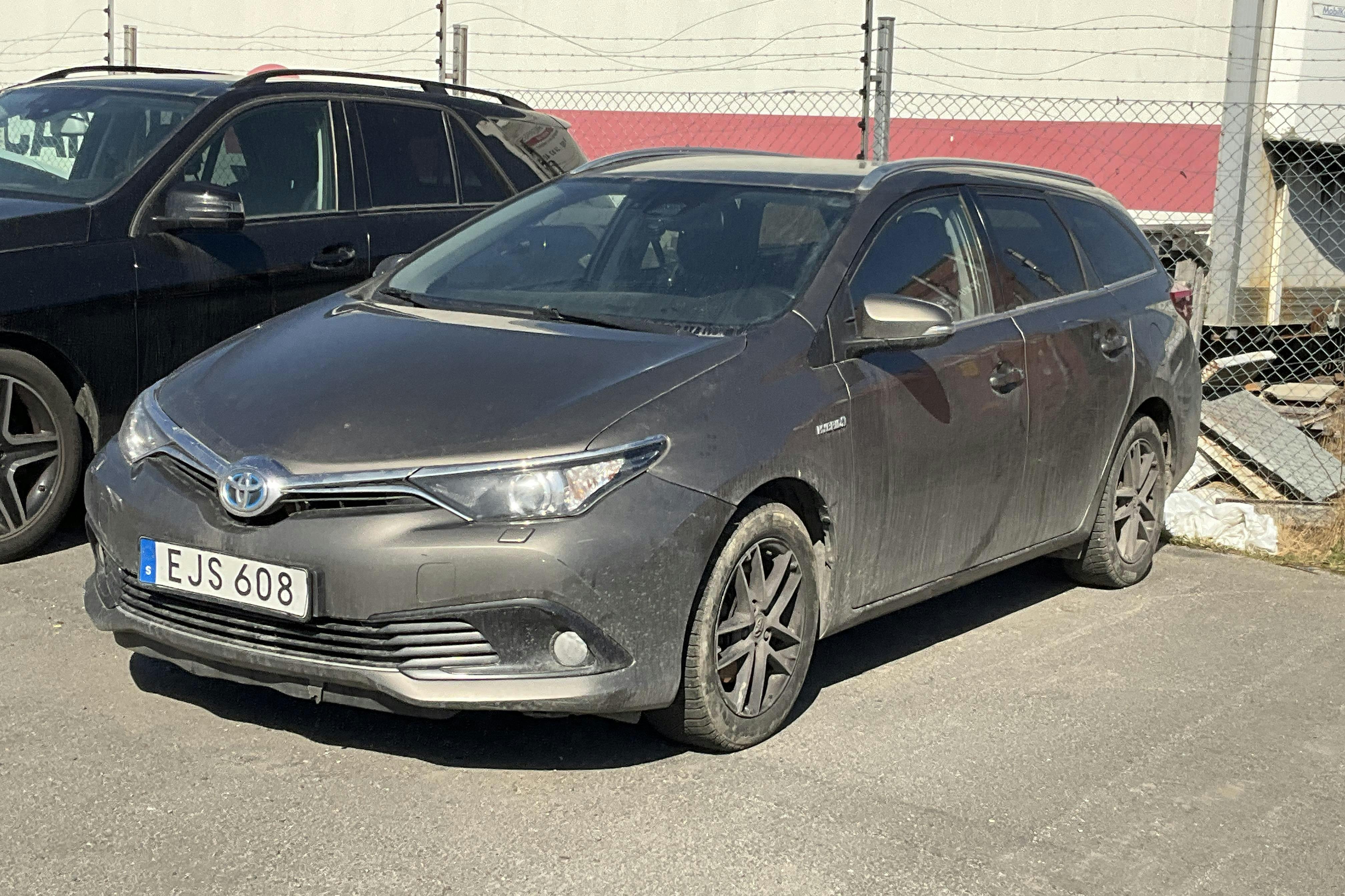 Toyota Auris 1.8 HSD Touring Sports (99hk) - 14 656 mil - Automat - Dark Grey - 2017