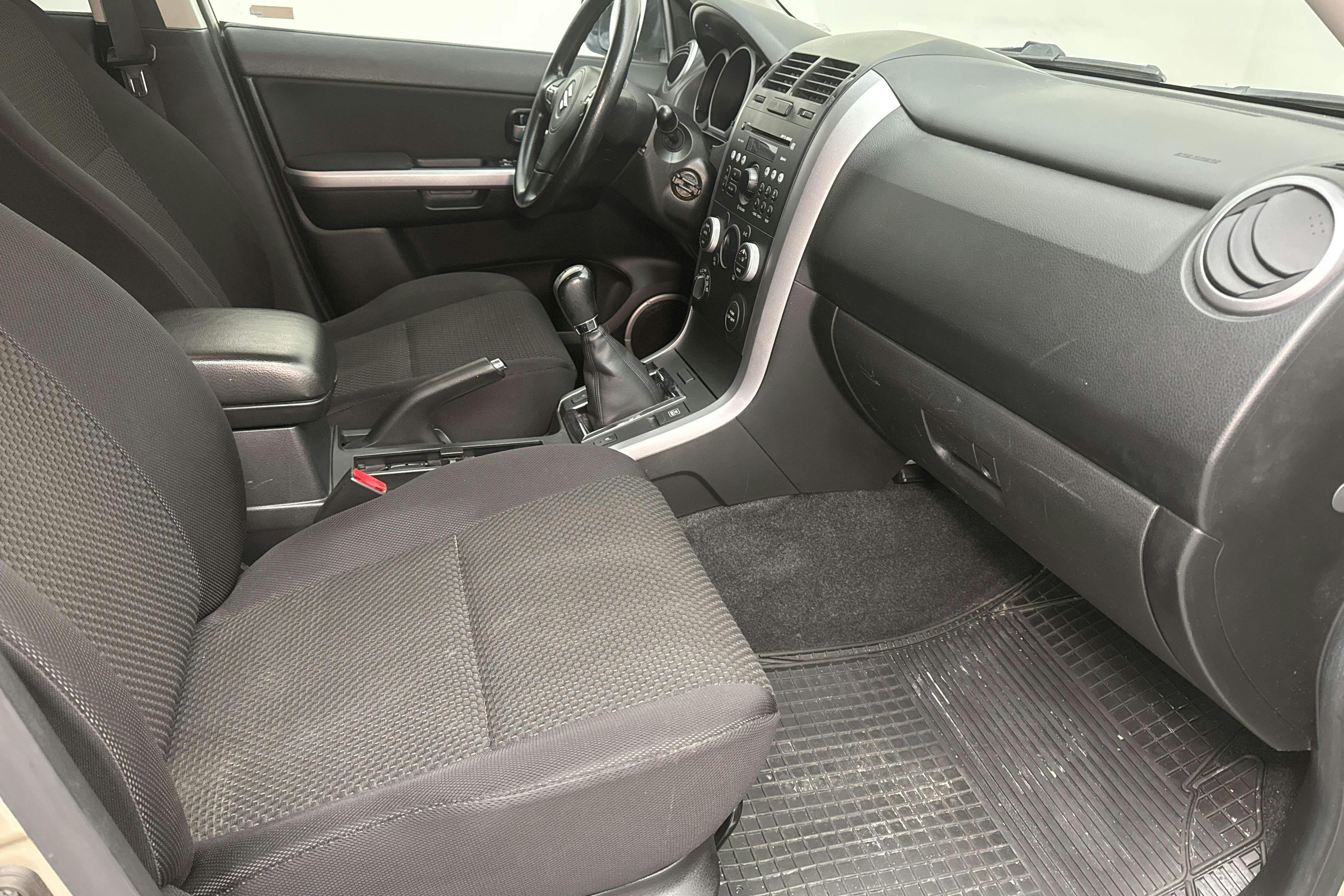 Suzuki Grand Vitara 2.4 5dr (167hk) - 14 849 mil - Manuell - brun - 2010