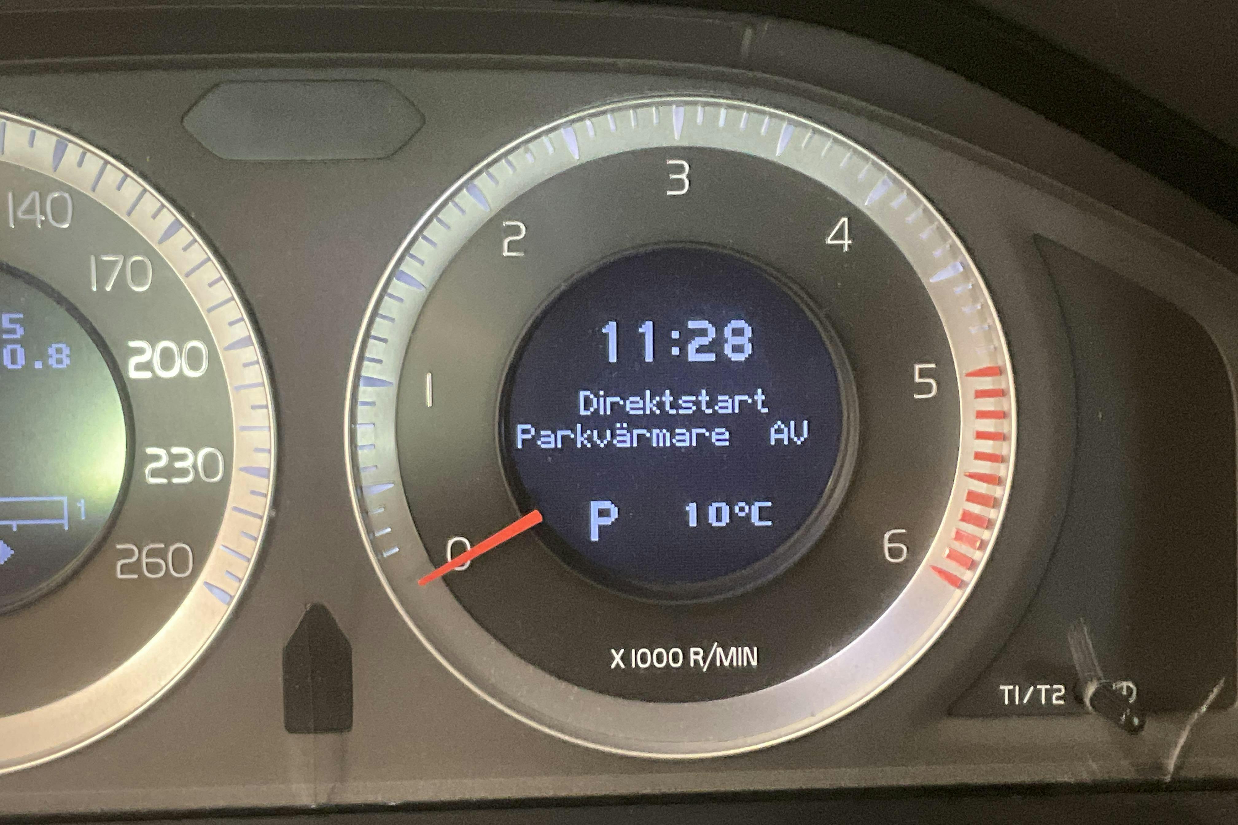 Volvo V70 II D5 AWD (205hk) - 35 191 mil - Automat - Light Grey - 2011