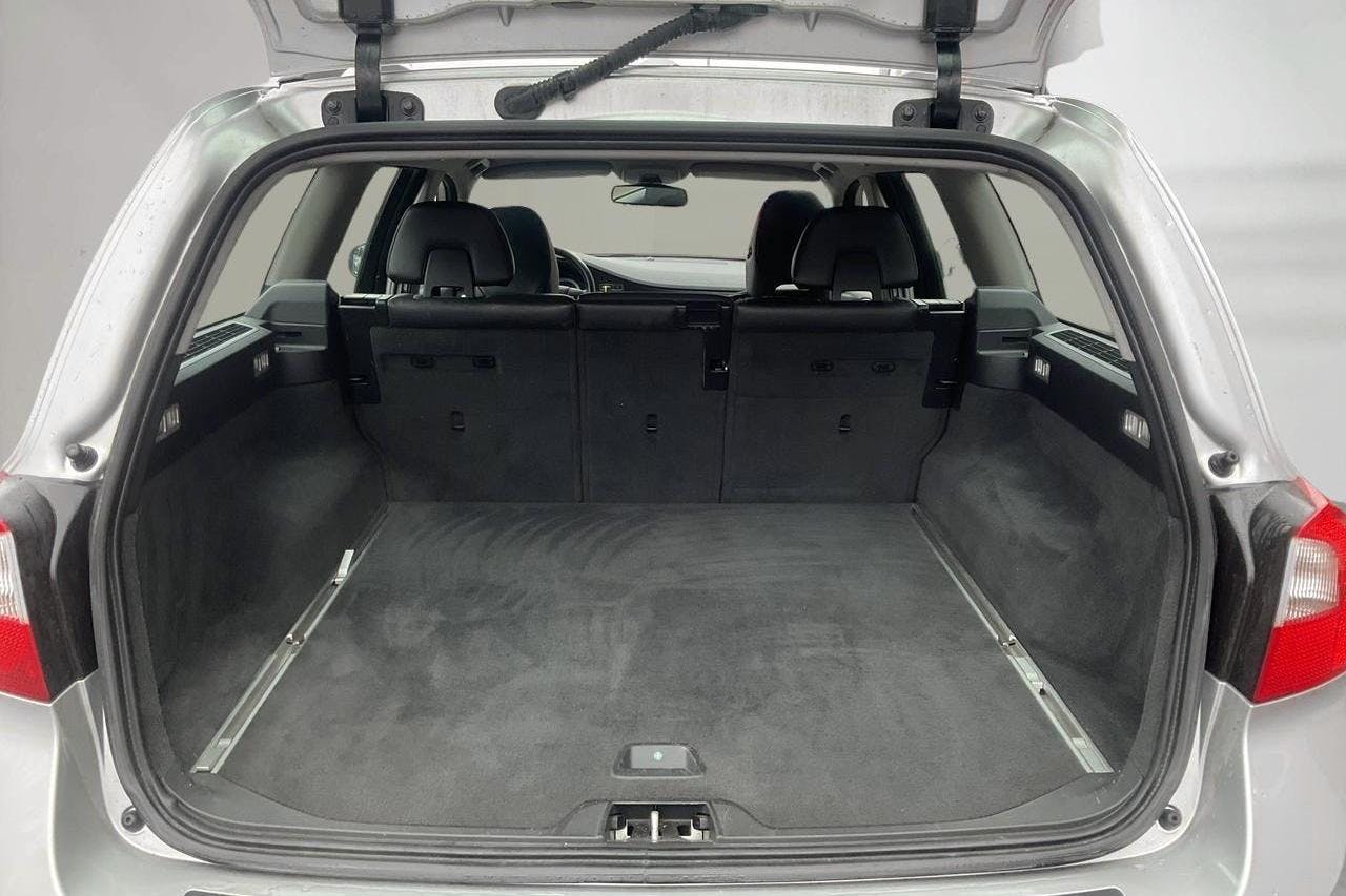 Volvo V70 II D5 AWD (205hk) - 35 191 mil - Automat - Light Grey - 2011