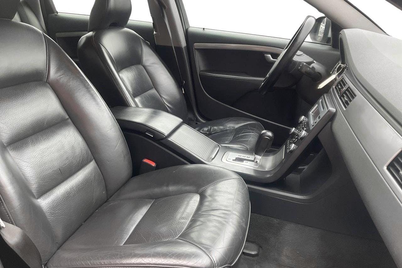 Volvo V70 II D5 AWD (205hk) - 35 191 mil - Automat - Light Grey - 2011