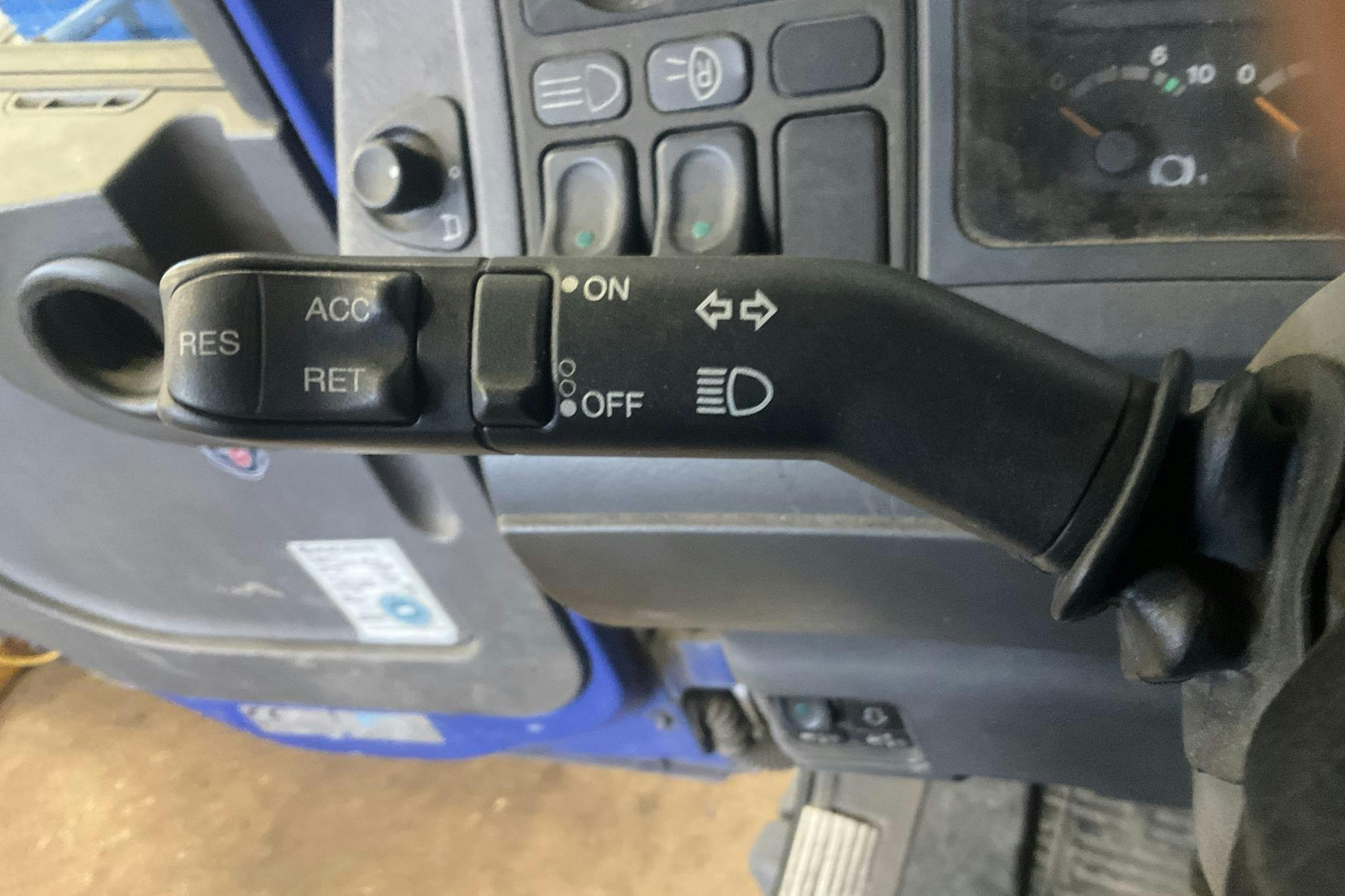 SCANIA P94DB NA230 - 701 960 km - Manuell - 2003