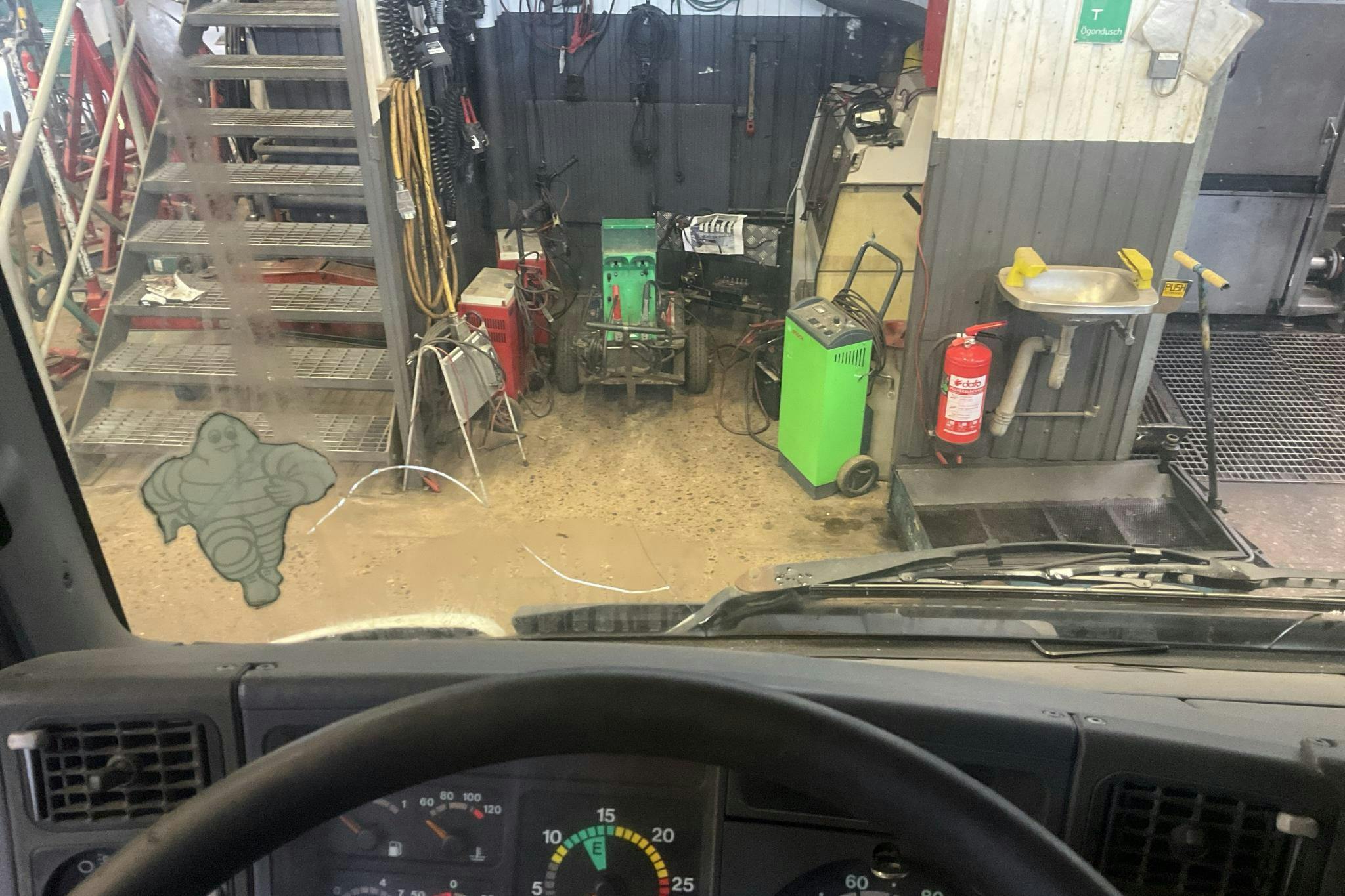 SCANIA P94DB NA230 - 701 960 km - Manuell - 2003