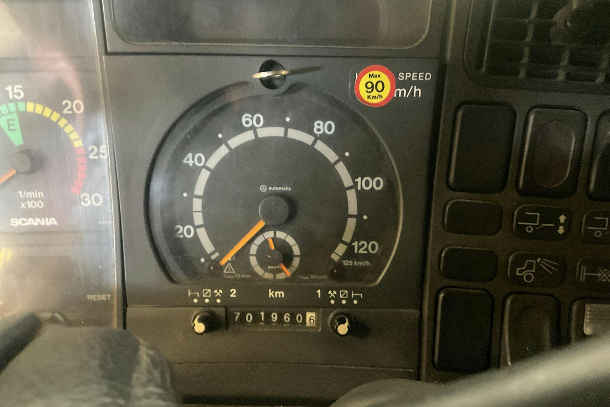 SCANIA P94DB NA230 - 701 960 km - Manuell - 2003