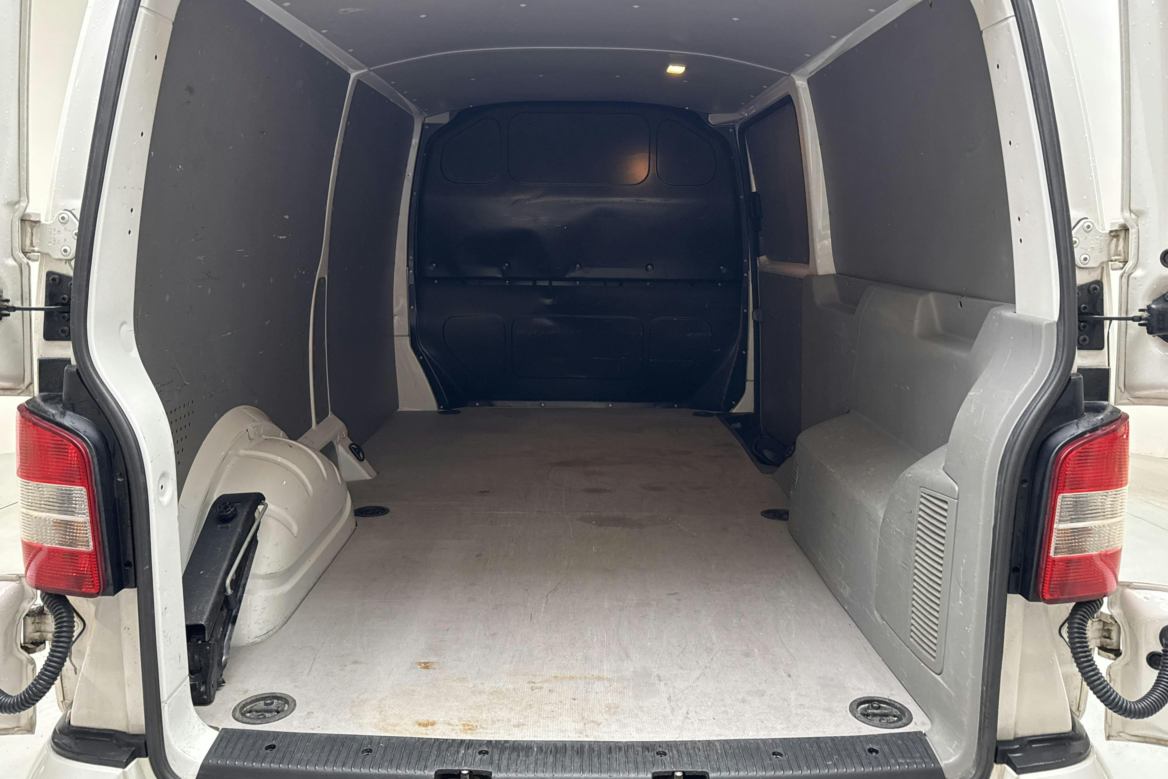 VW Transporter T5 2.0 TDI 4MOTION (140hk) - 152 570 km - Manualna - biały - 2015