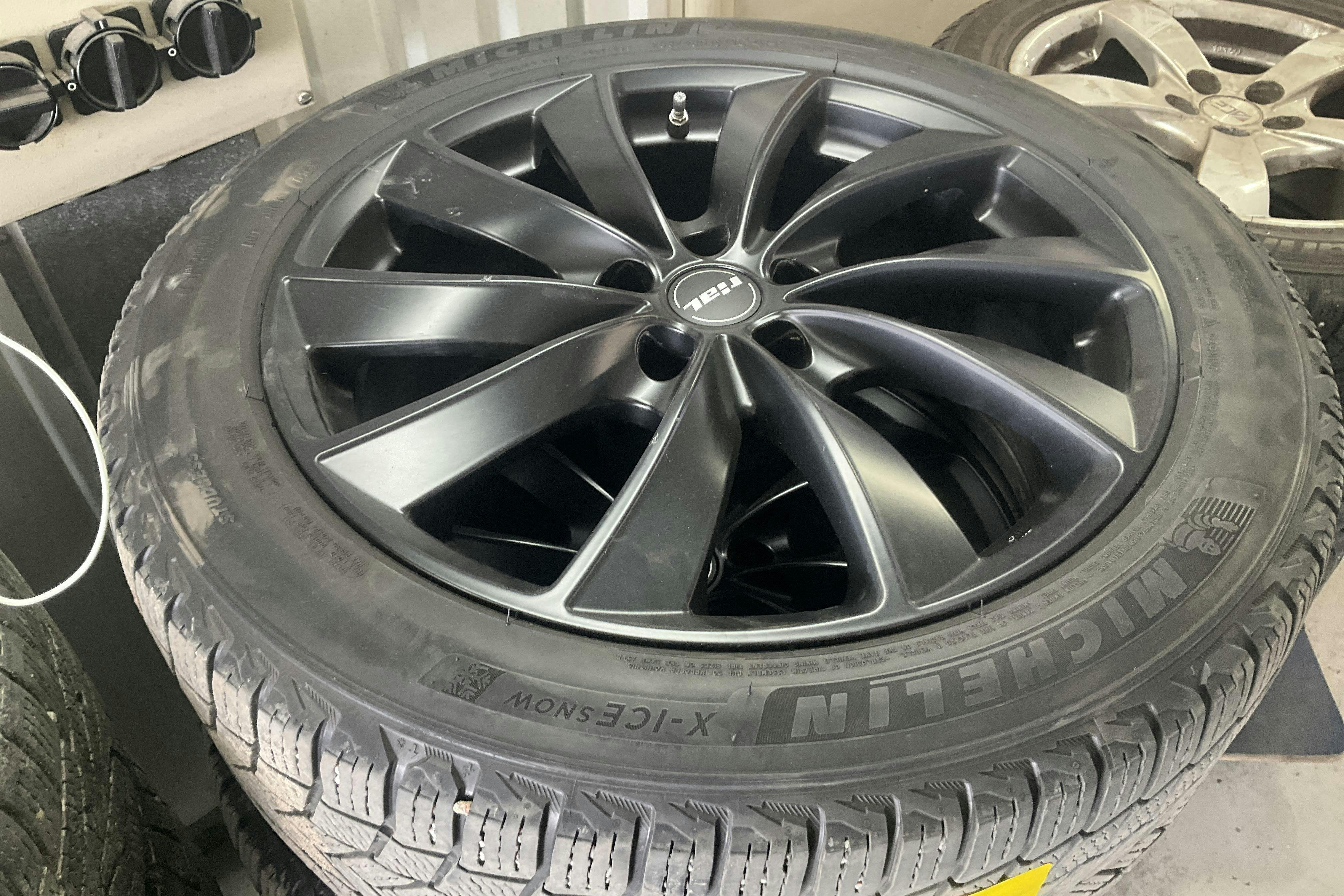 Tesla Model Y Long Range Dual Motor AWD - 6 395 mil - Automat - svart - 2022