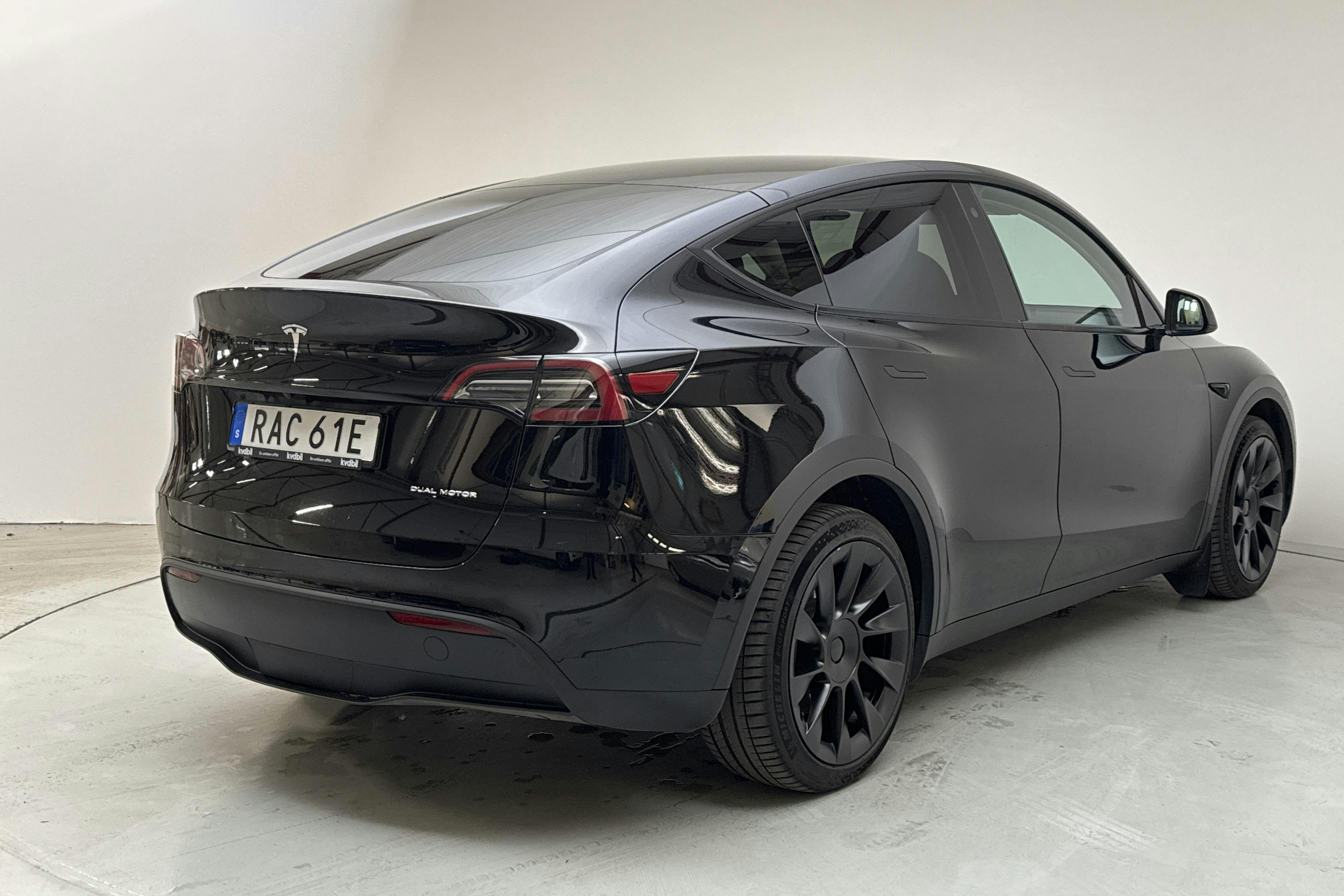 Tesla Model Y Long Range Dual Motor AWD - 6 395 mil - Automat - svart - 2022