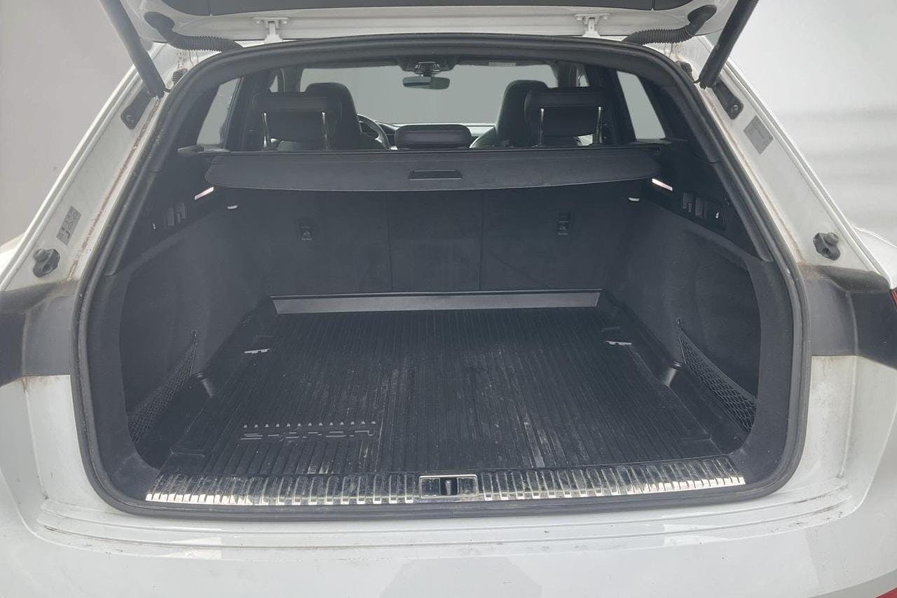 Audi e-tron S quattro 95 kWh (503hk) - 7 620 mil - Automat - vit - 2021